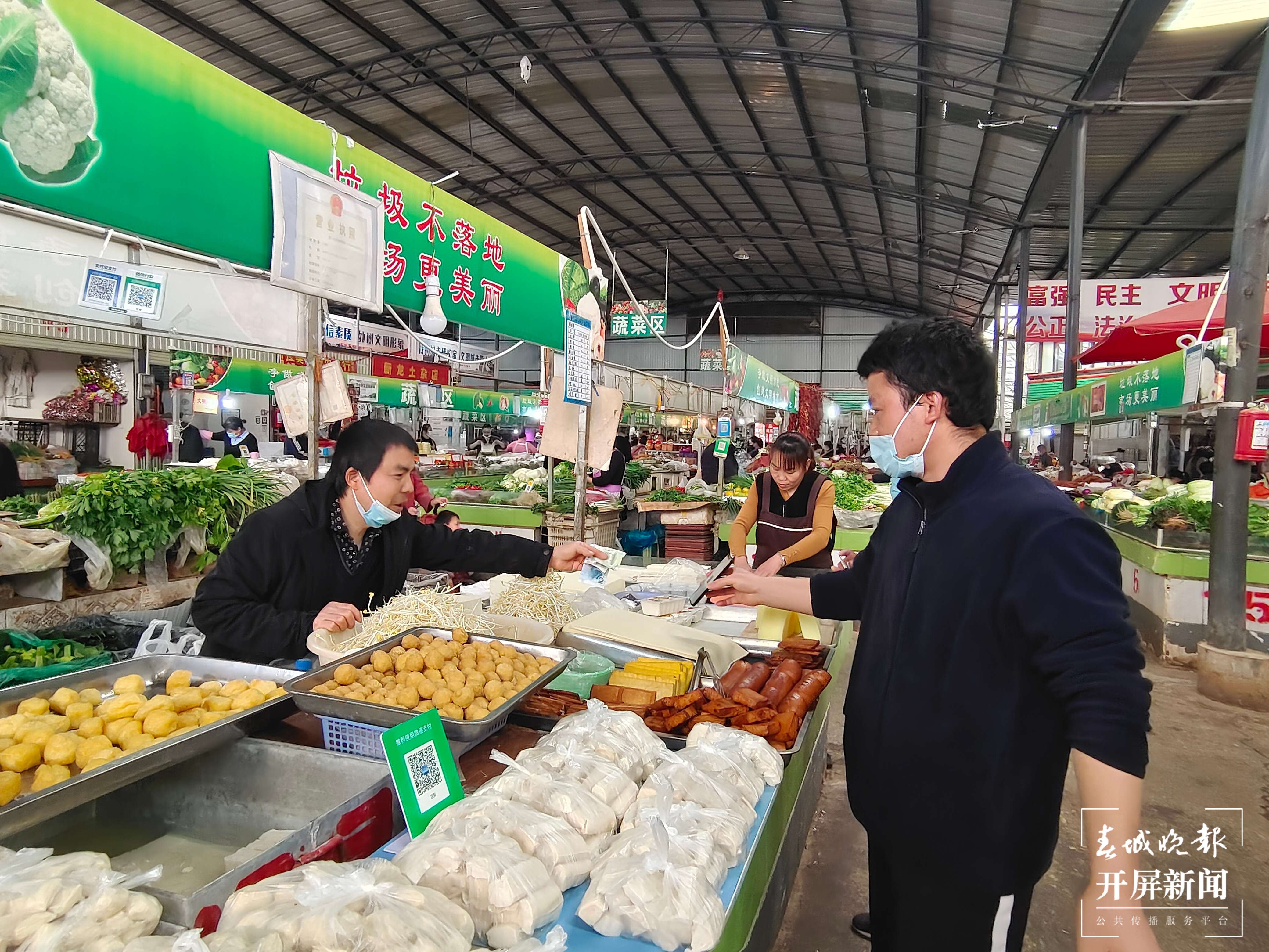 聚焦基层劳动者｜藏在农贸市场里的烟火人生（开屏新闻记者 夏体雷 摄）