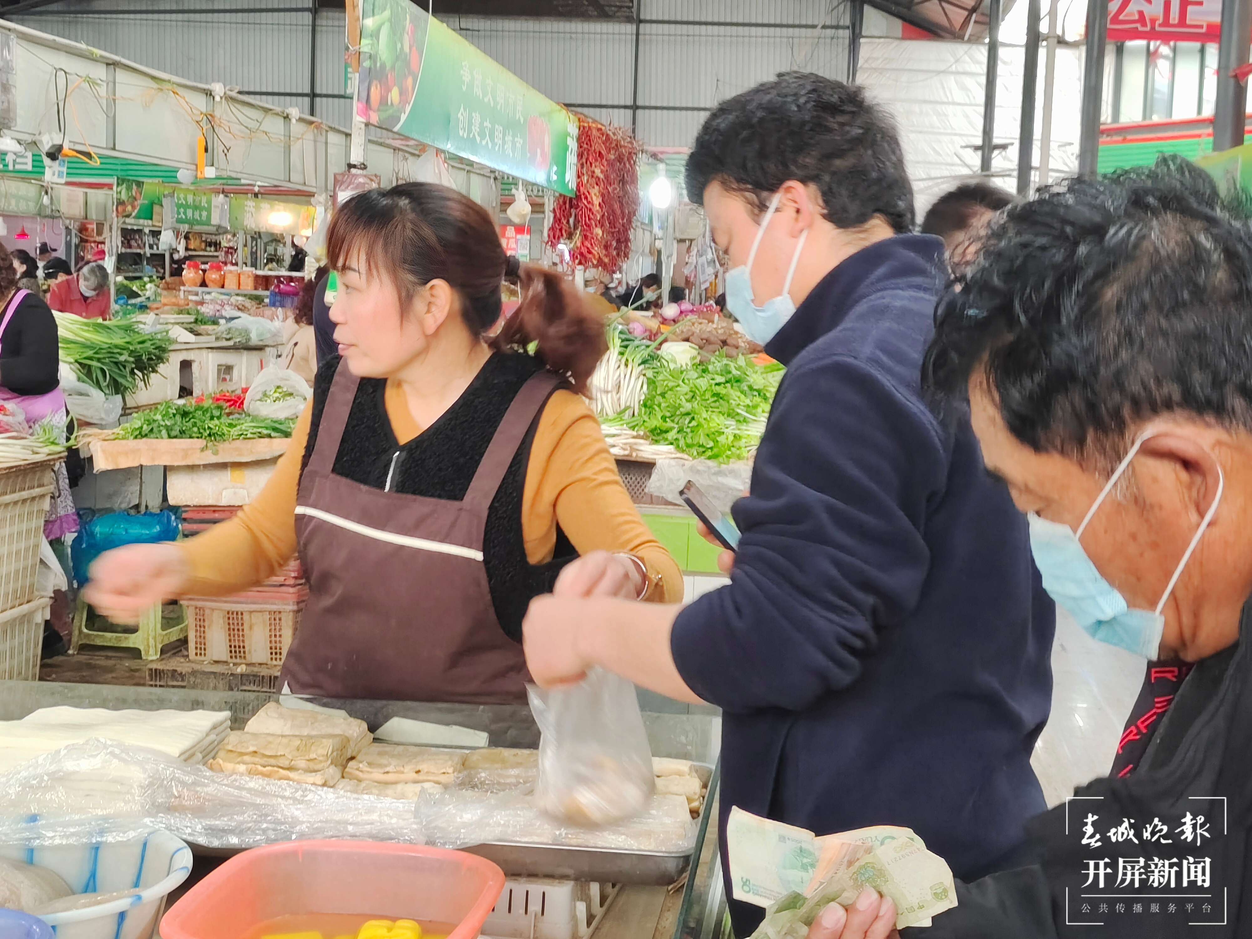 聚焦基层劳动者｜藏在农贸市场里的烟火人生（开屏新闻记者 夏体雷 摄）
