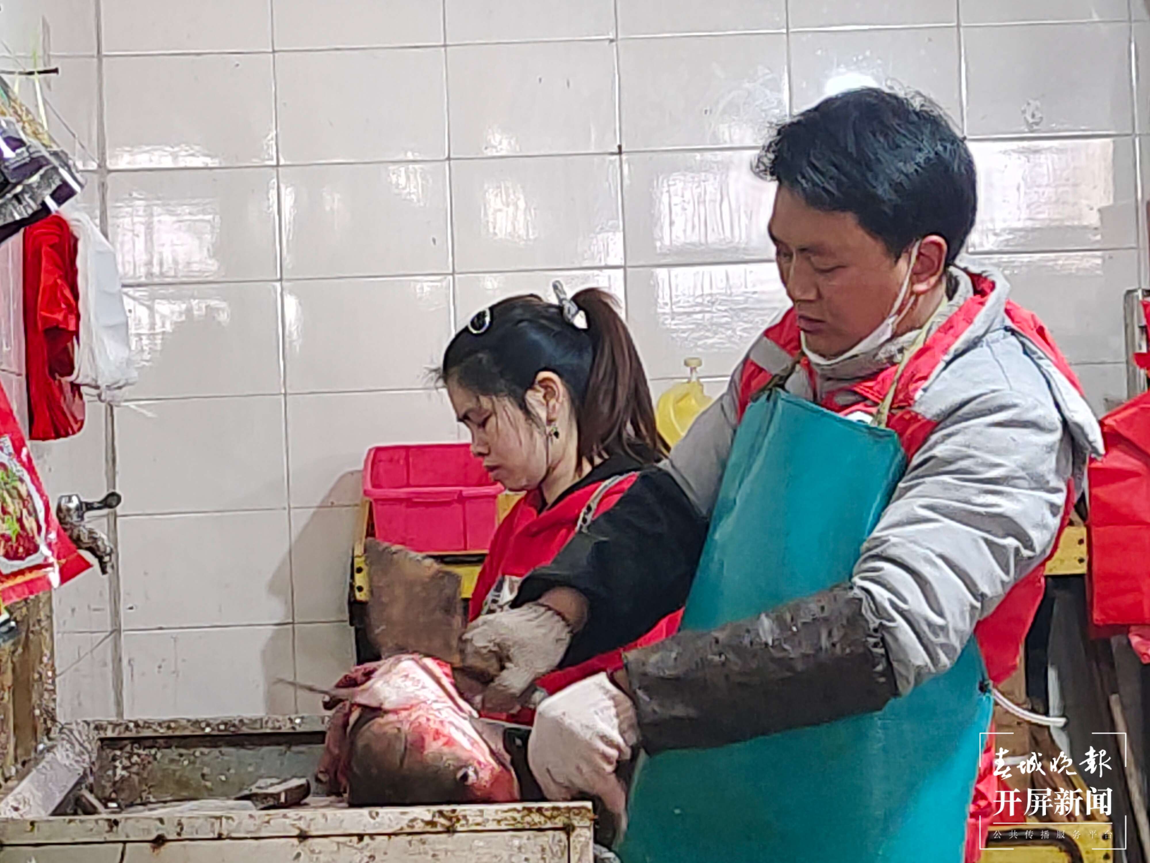 聚焦基层劳动者｜藏在农贸市场里的烟火人生（开屏新闻记者 夏体雷 摄）