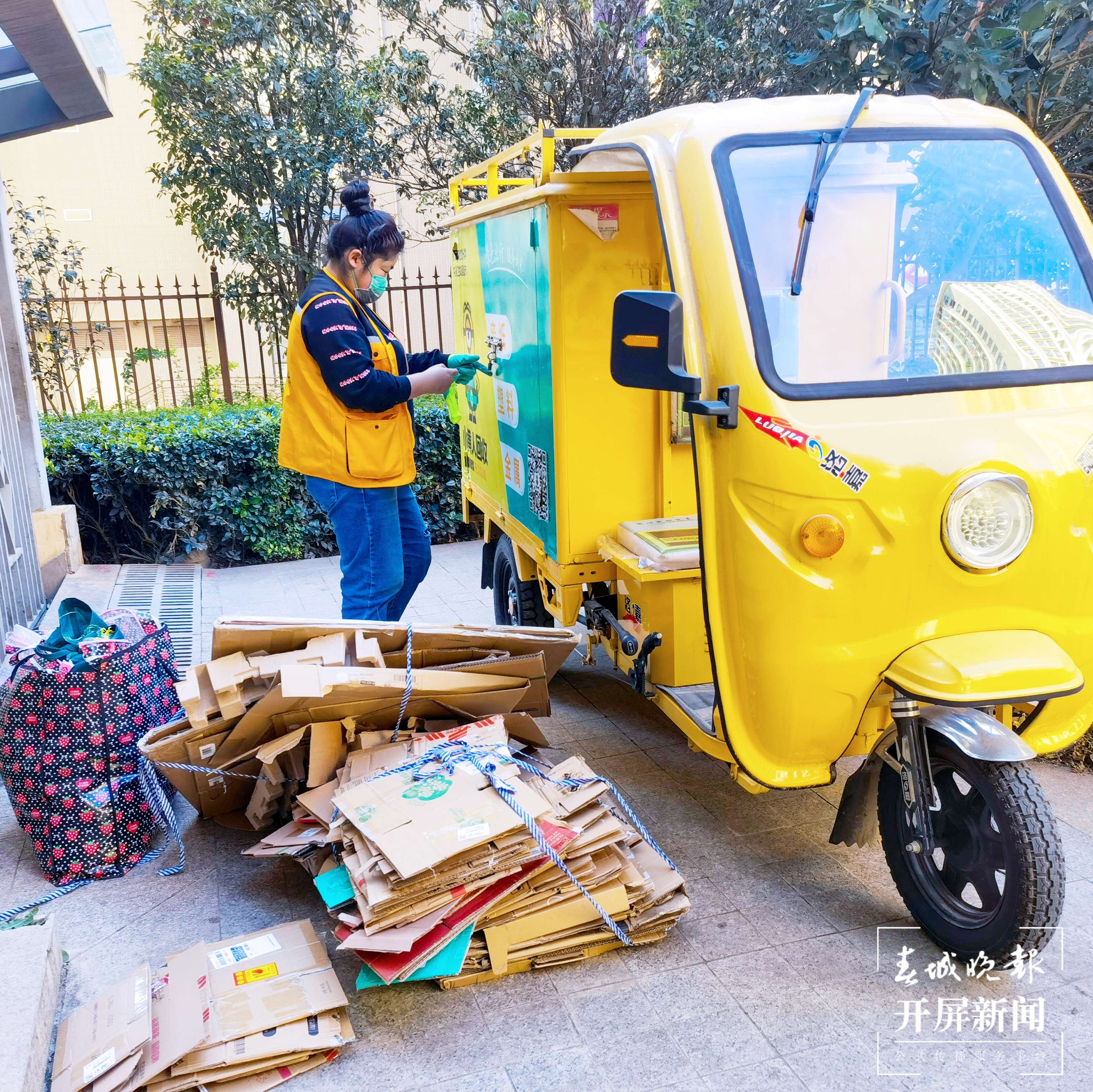 “聚焦基层劳动者之美”系列报道之三：走街串巷的废品回收人 夏体雷 摄