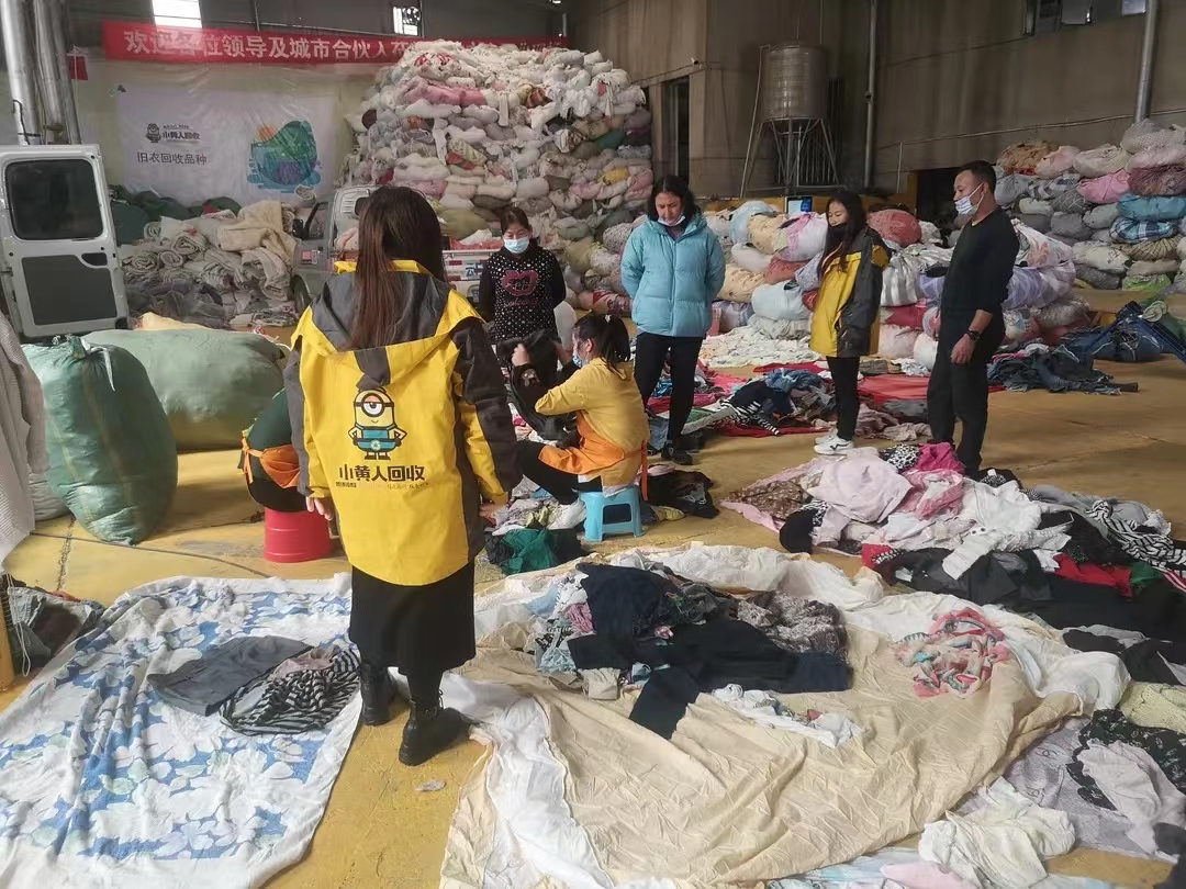 “聚焦基层劳动者之美”系列报道之三：走街串巷的废品回收人 夏体雷 摄