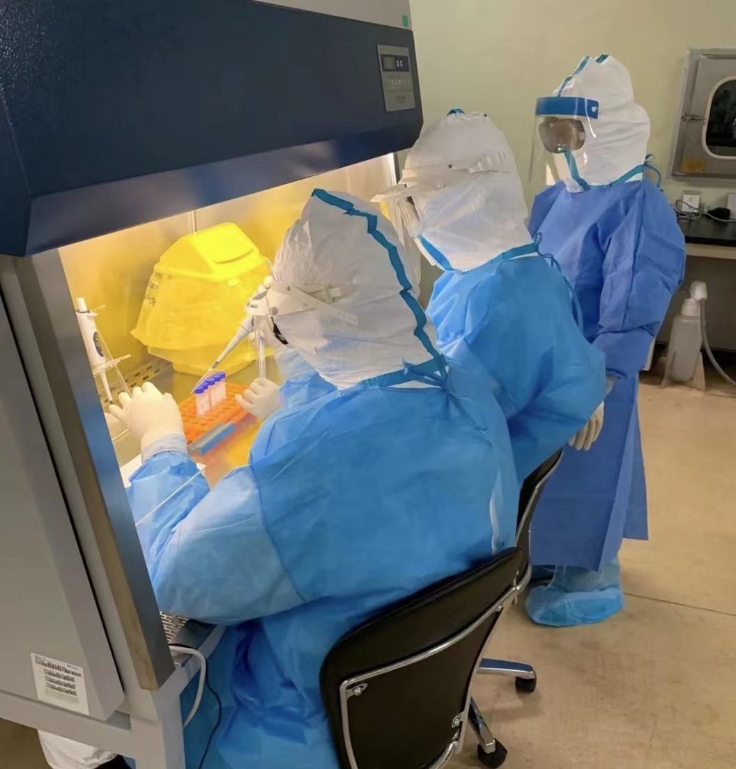 聚焦基层劳动者｜“与毒共舞”的白衣战士（云南省传染病医院 供图）