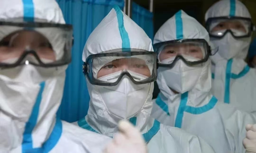 聚焦基层劳动者｜“与毒共舞”的白衣战士（云南省传染病医院 供图）