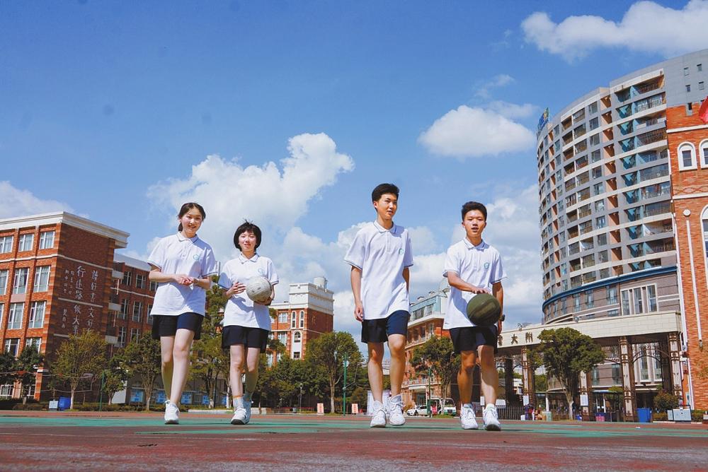 云南大学附属中学