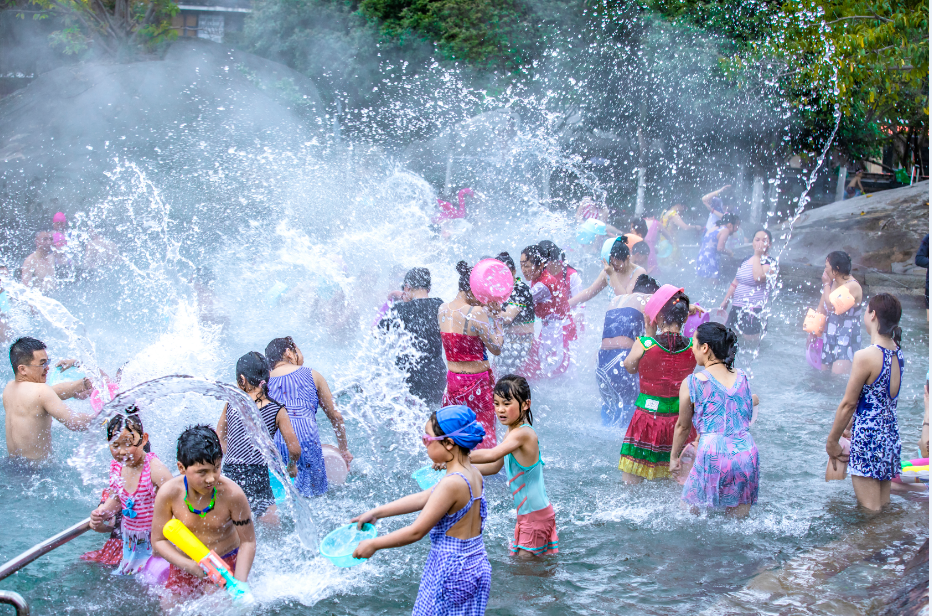 泡温泉，打水仗，吃美食！昭通水富西部大峡谷景区喊你来耍~（供图）