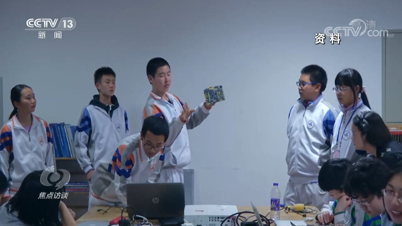 焦点访谈：奋斗者 正青春 培根铸魂肩使命3.jpg