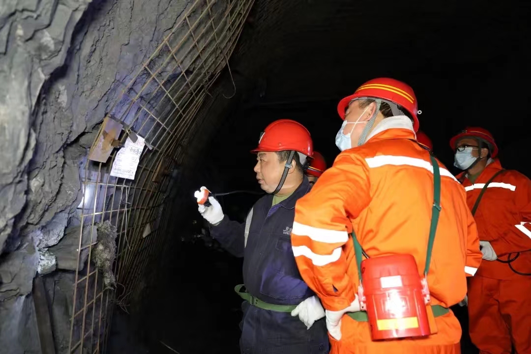 聚焦基层劳动者| 矿井深处的安全守护人(开屏新闻记者 夏体雷 通讯员 李朝贵 摄)