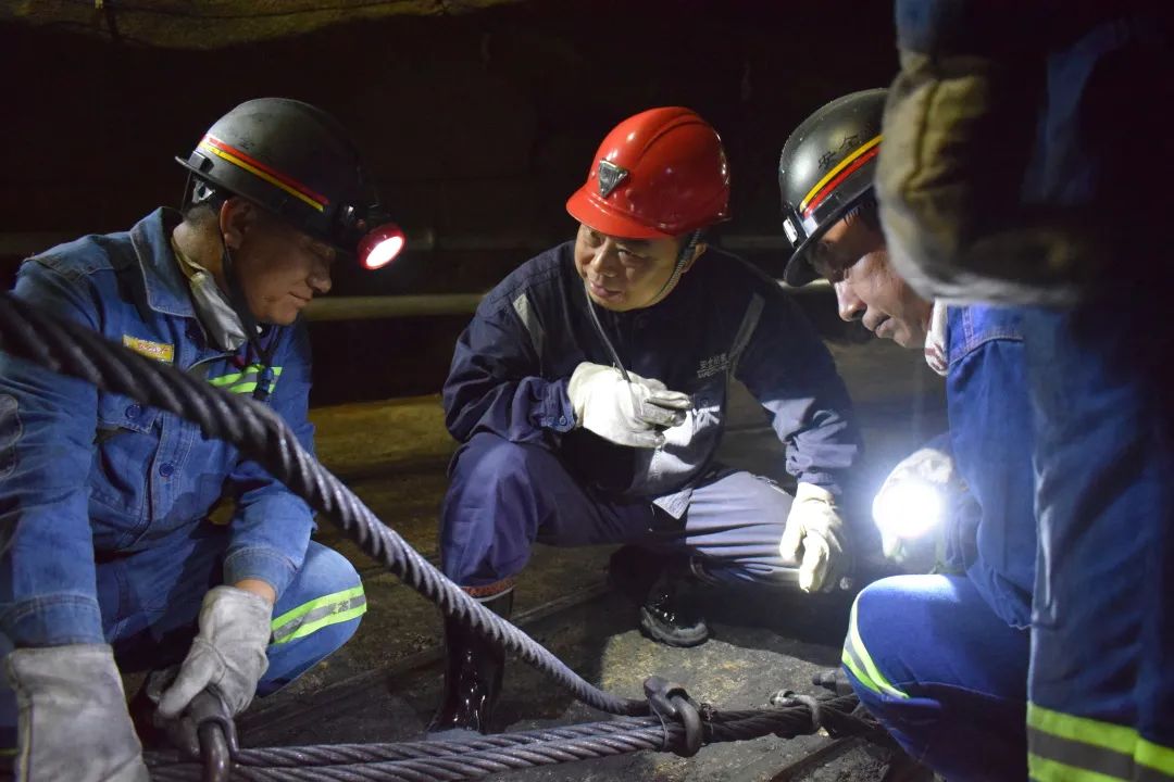 聚焦基层劳动者| 矿井深处的安全守护人(开屏新闻记者 夏体雷 通讯员 李朝贵 摄)