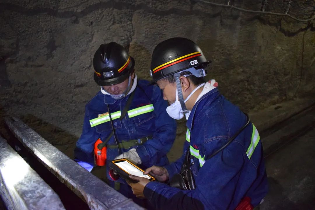 聚焦基层劳动者| 矿井深处的安全守护人(开屏新闻记者 夏体雷 通讯员 李朝贵 摄)