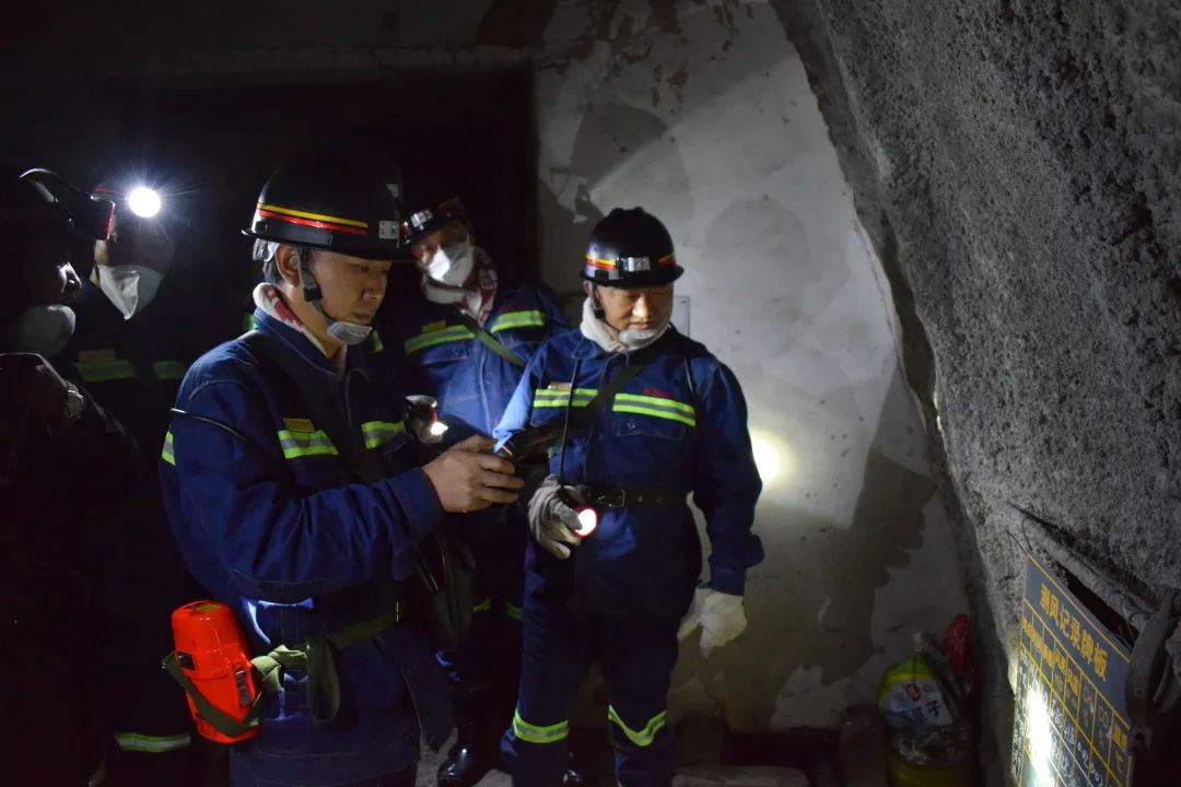 聚焦基层劳动者| 矿井深处的安全守护人(开屏新闻记者 夏体雷 通讯员 李朝贵 摄)