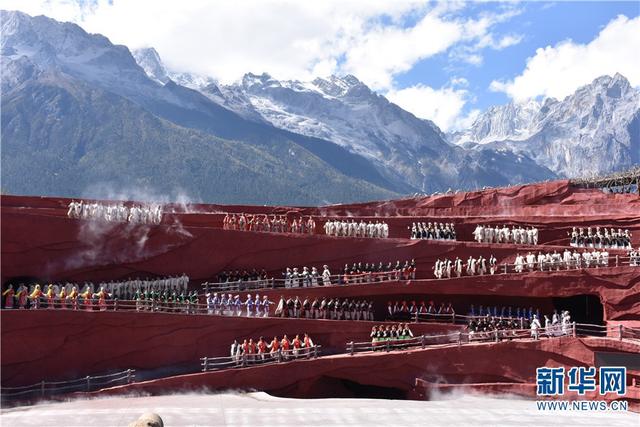 《印象·丽江》实景演出（10月29日摄）。新华网发（和润仙 摄）.jpeg