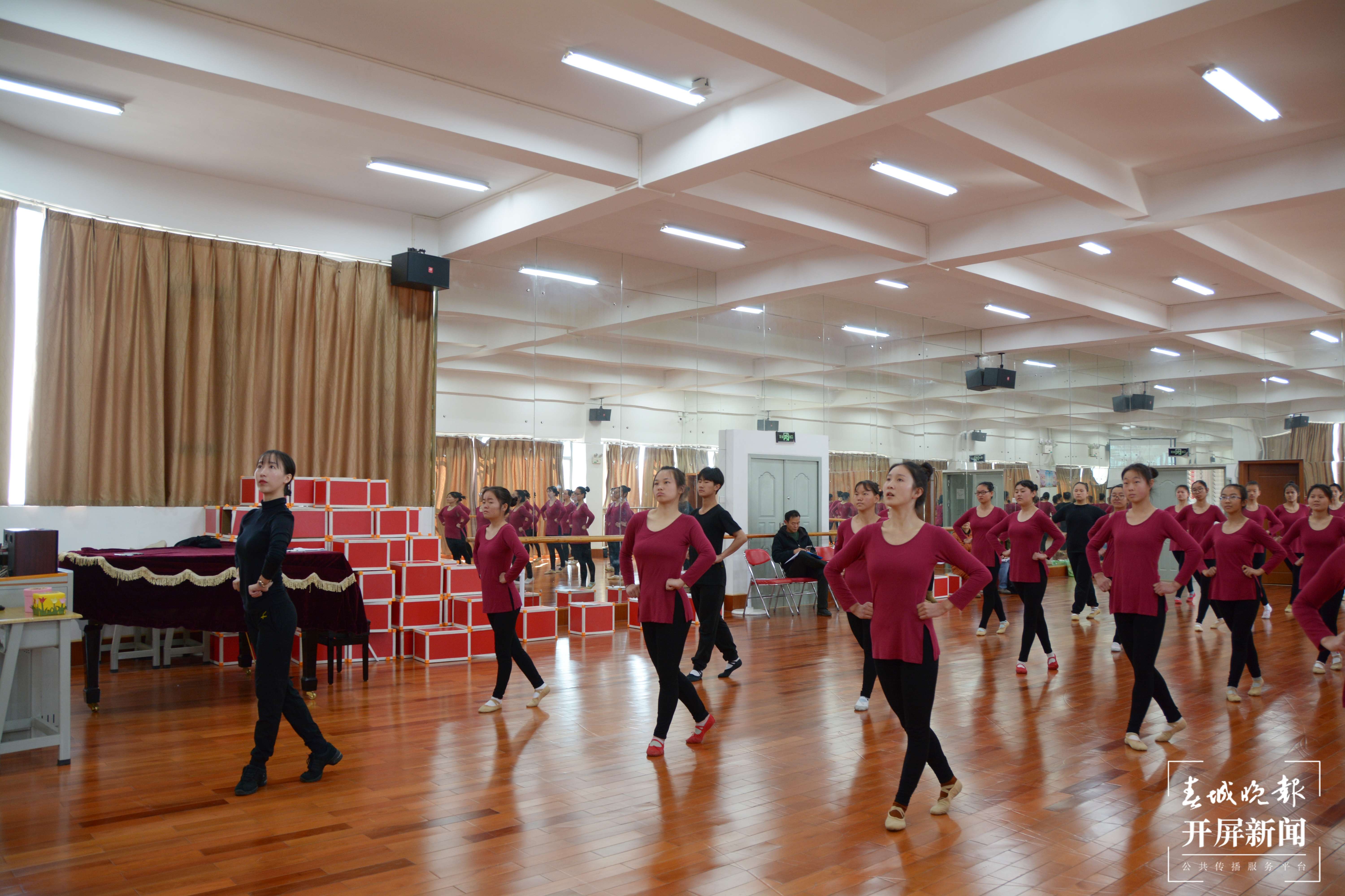 02舞蹈实训课.JPG