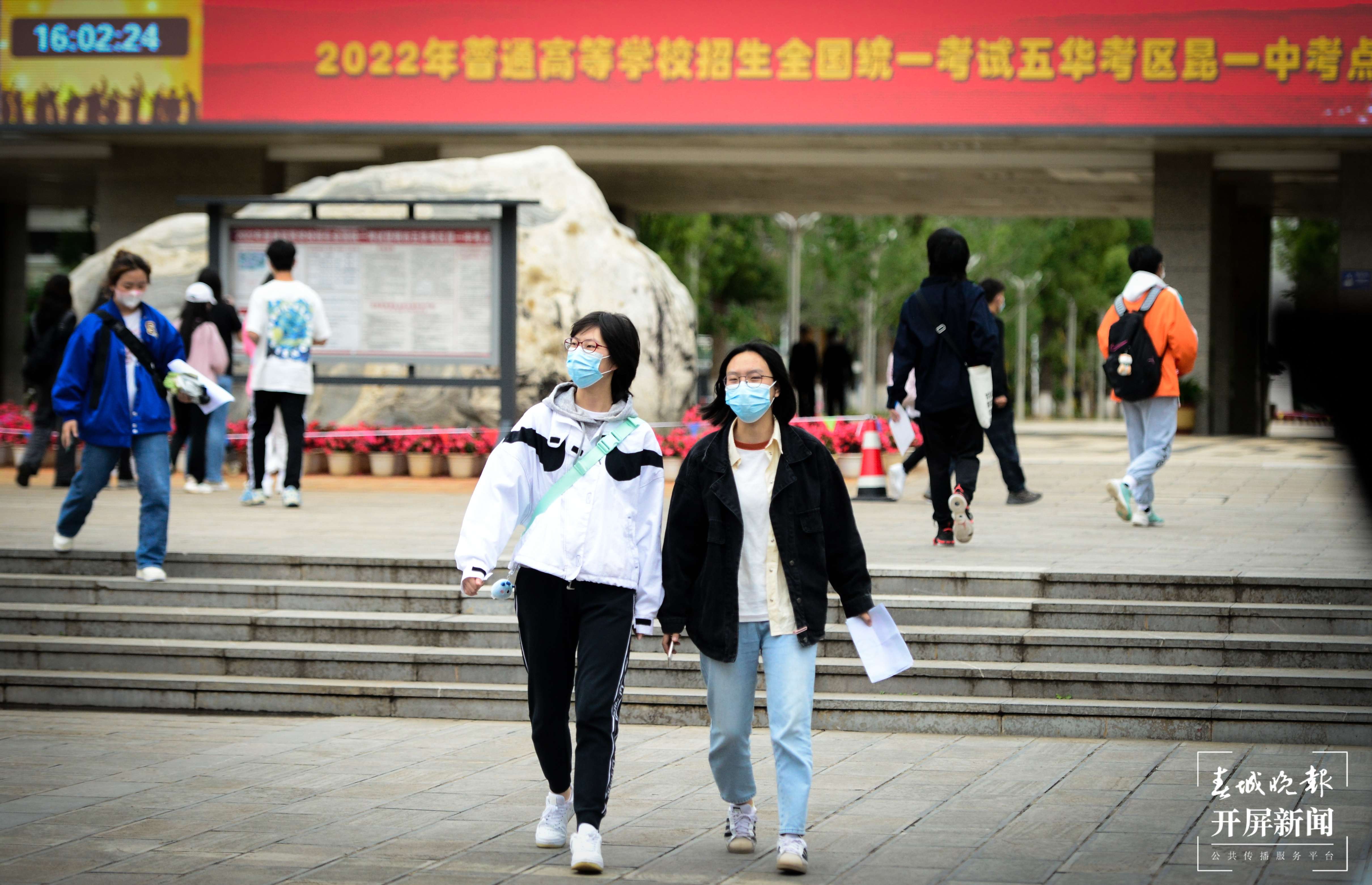 各考点已准备就绪！2022云南高考明起开考，开屏记者带你去踩点  龙宇丹 摄