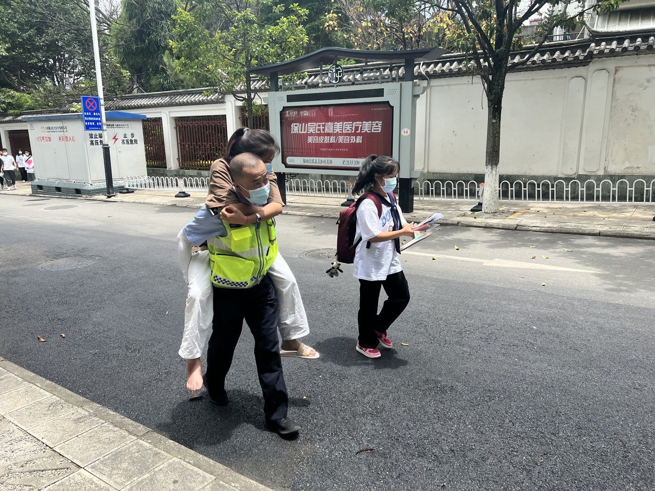 保山一考生右脚突发肿胀