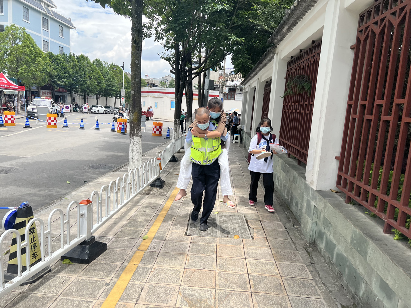 保山一考生右脚突发肿胀