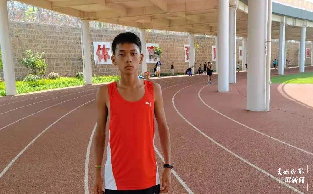 玉溪男孩夺下越野跑全国锦标赛冠军（供图）
