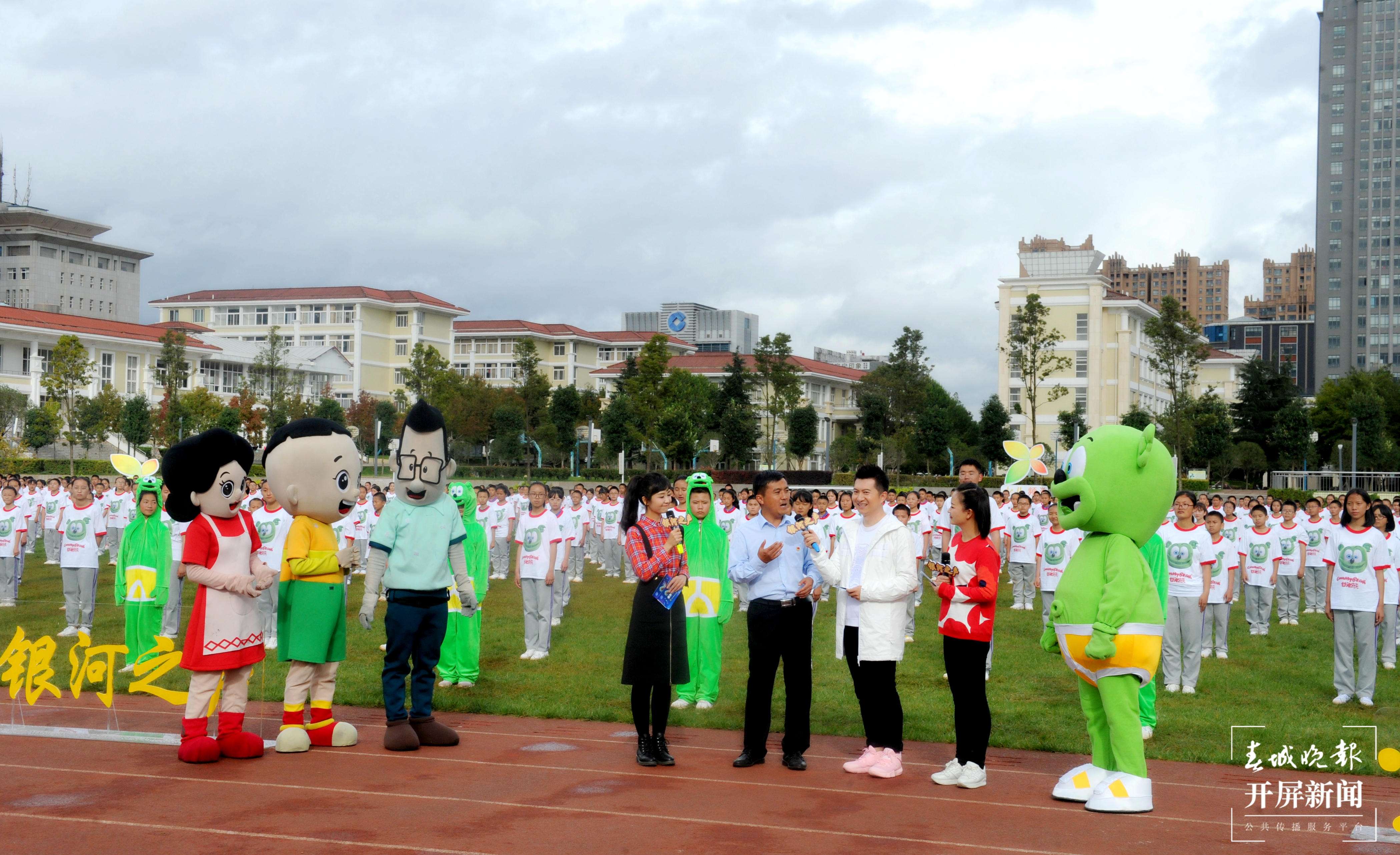 04 千人舞蹈  央视频道《银河之声》栏目组走进安宁中学.jpg
