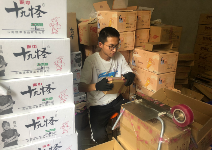 云南各地学子踊跃报名“阳光助学”，来自楚雄的他已经开始勤工俭学（受访者提供）