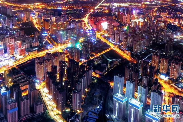 图为航拍视角下的昆明夜景（摄于6月1日）。新华网发（崔永江 摄）