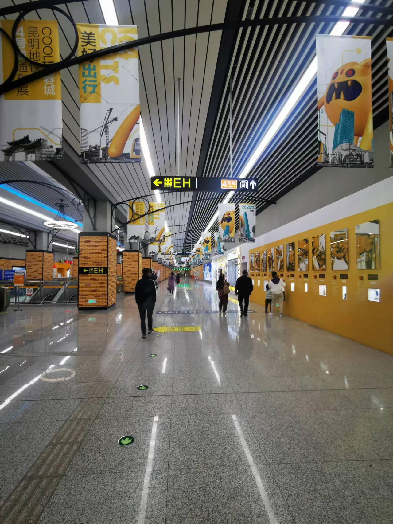 韦一一拍的地铁站照片 摄于2021年拍结婚纪念照时 (2).jpg