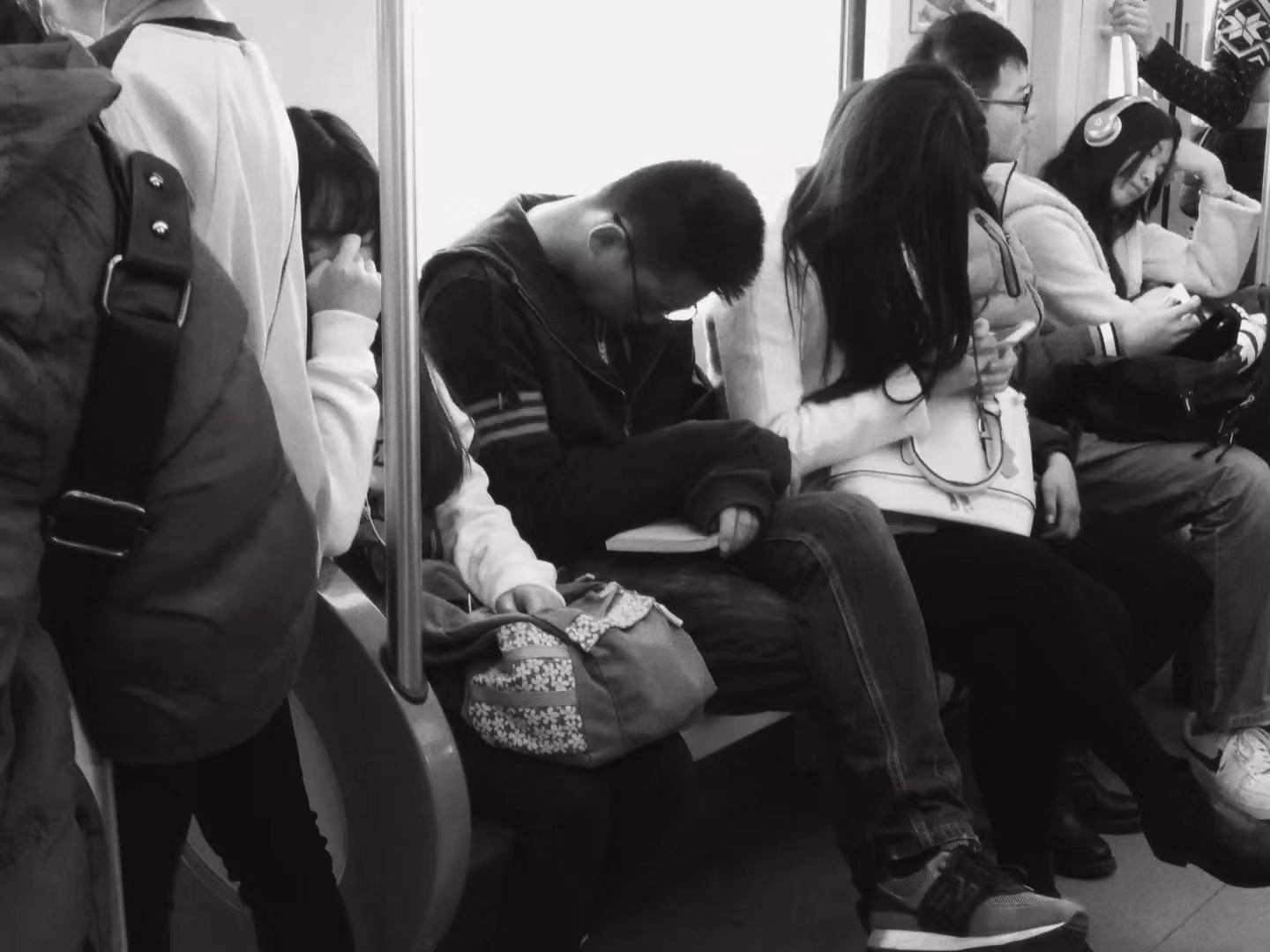 夏木木在地铁上拍摄的照片 摄于2016年 (4).jpg