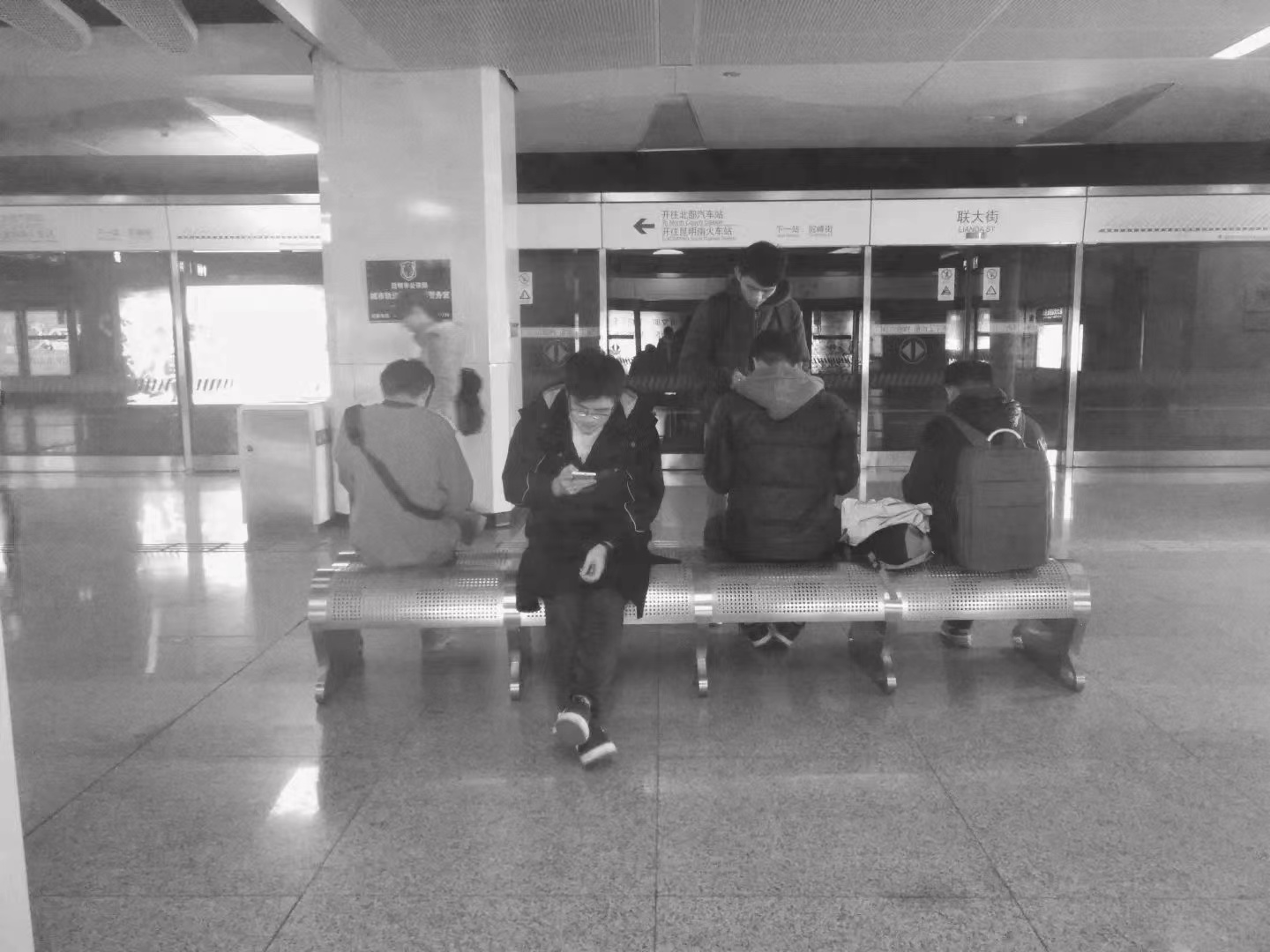 夏木木在地铁上拍摄的照片 摄于2016年 (5).jpg