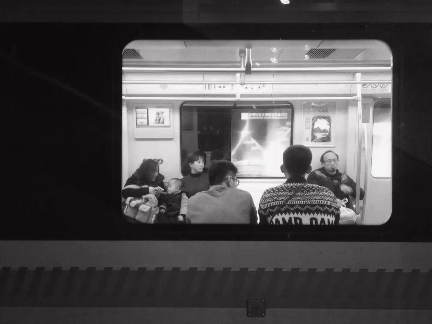 夏木木在地铁上拍摄的照片 摄于2016年 (8).jpg