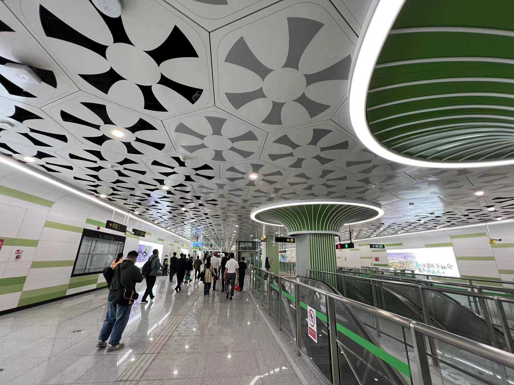 昆明地铁5号线（开屏新闻记者 张勇 龙宇丹 摄）