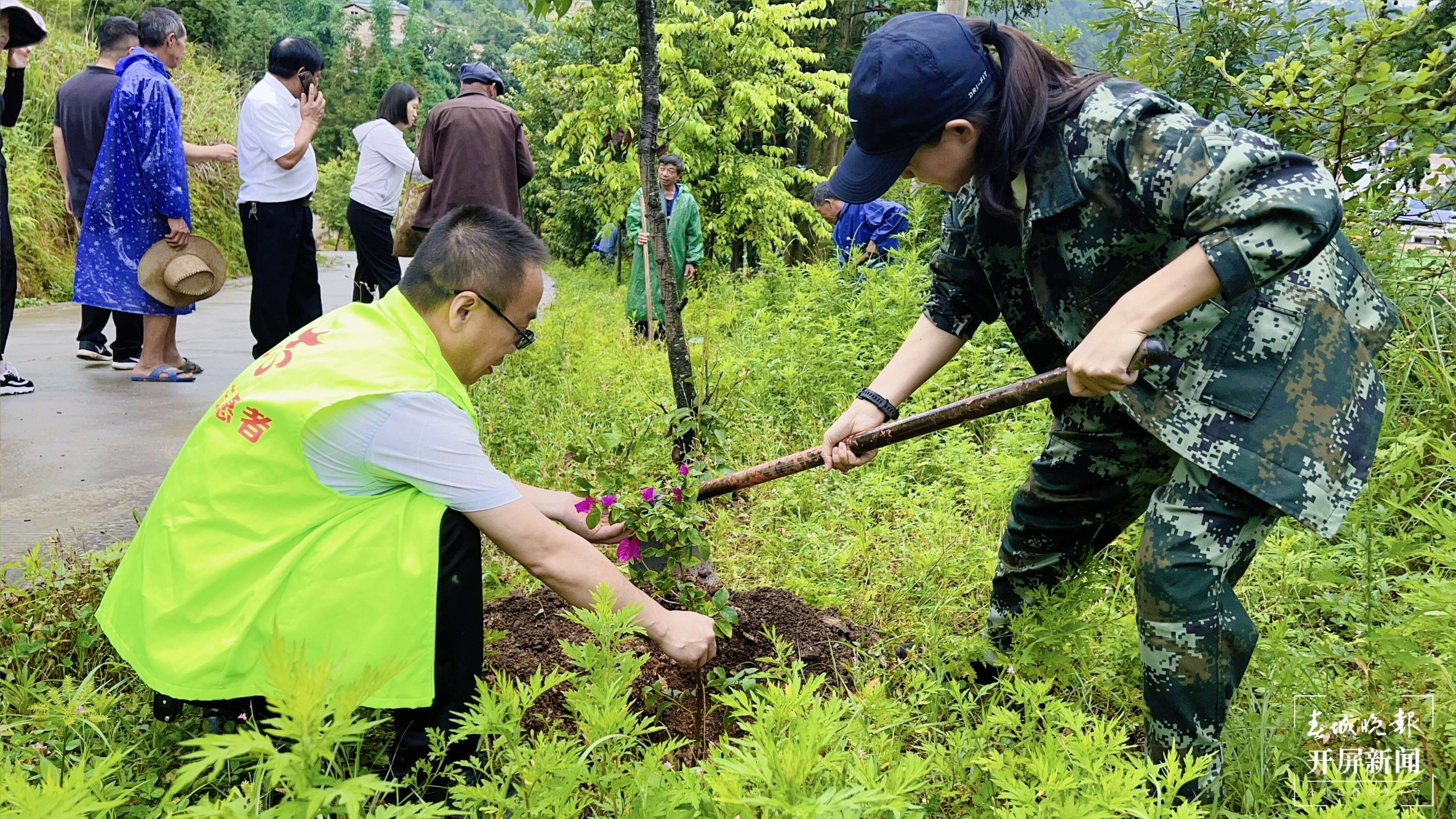砚山县六掌村：花满山乡幸福来2.jpg