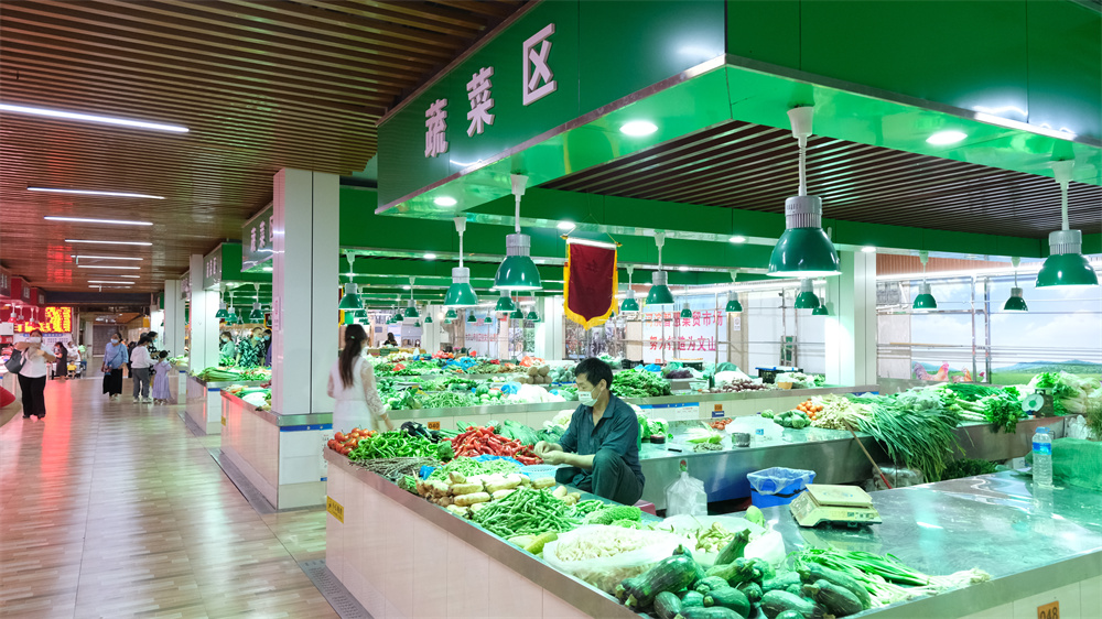 文山市：菜场变样 群众点赞1.jpg