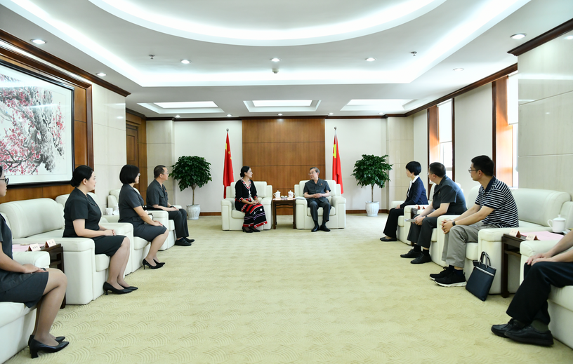 云南省政法英模鲍卫忠同志先进事迹报告会在昆召开  林舒佳 通讯员 杨帆 赵赢 摄