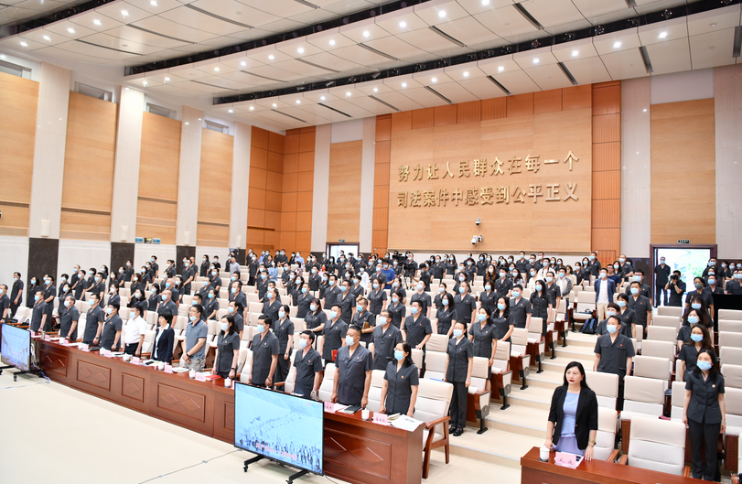 云南省政法英模鲍卫忠同志先进事迹报告会在昆召开  林舒佳 通讯员 杨帆 赵赢 摄