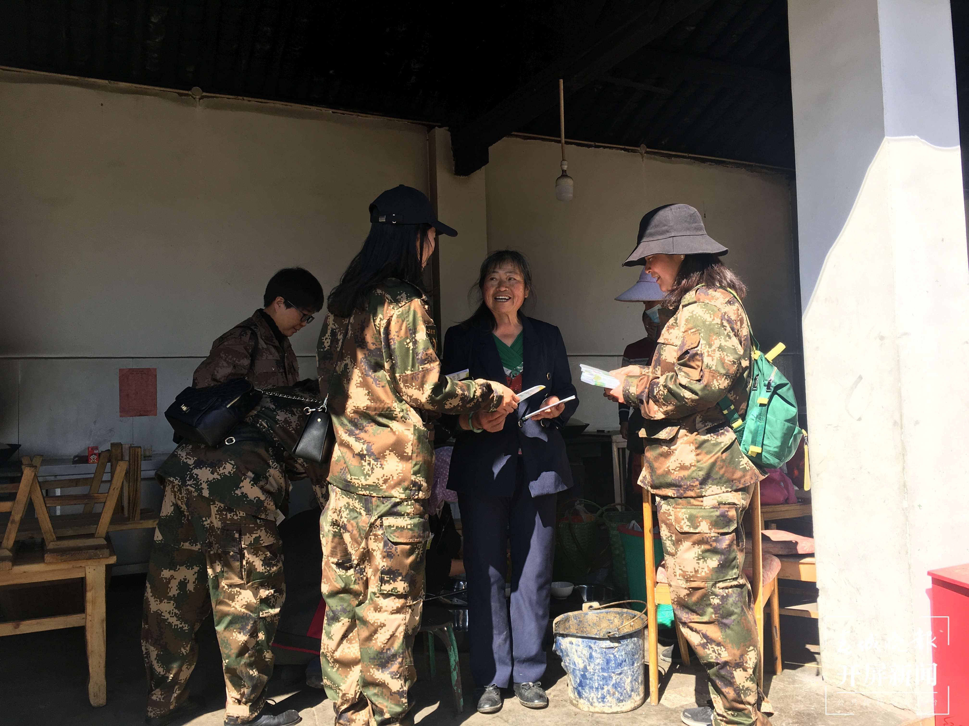 森林“女卫士”发挥林草力量促团结发展 云报全媒体记者：博达 吴沛钊 段苏航 通讯员：刘琼花2.jpg