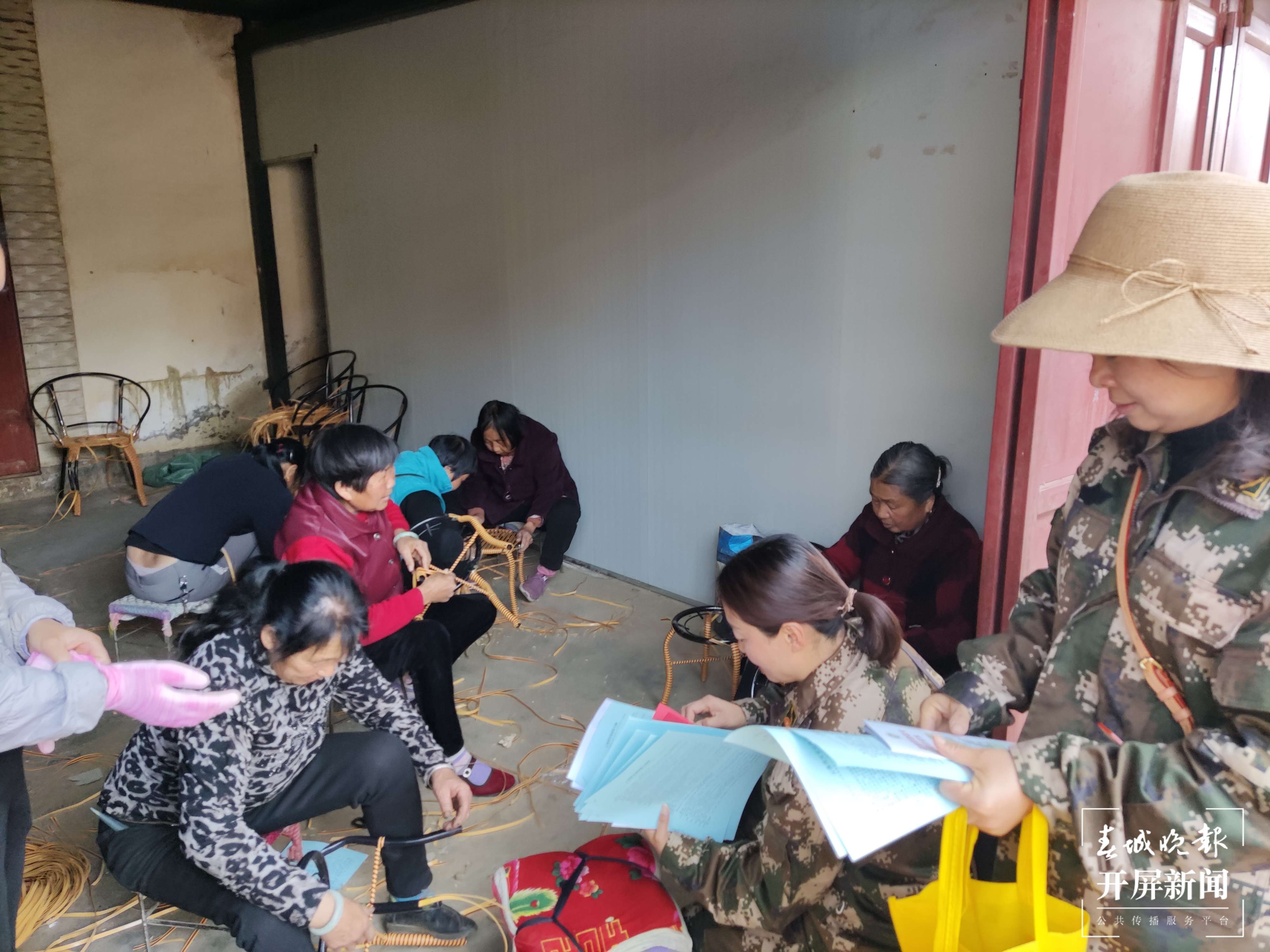 森林“女卫士”发挥林草力量促团结发展 云报全媒体记者：博达 吴沛钊 段苏航 通讯员：刘琼花3.jpg