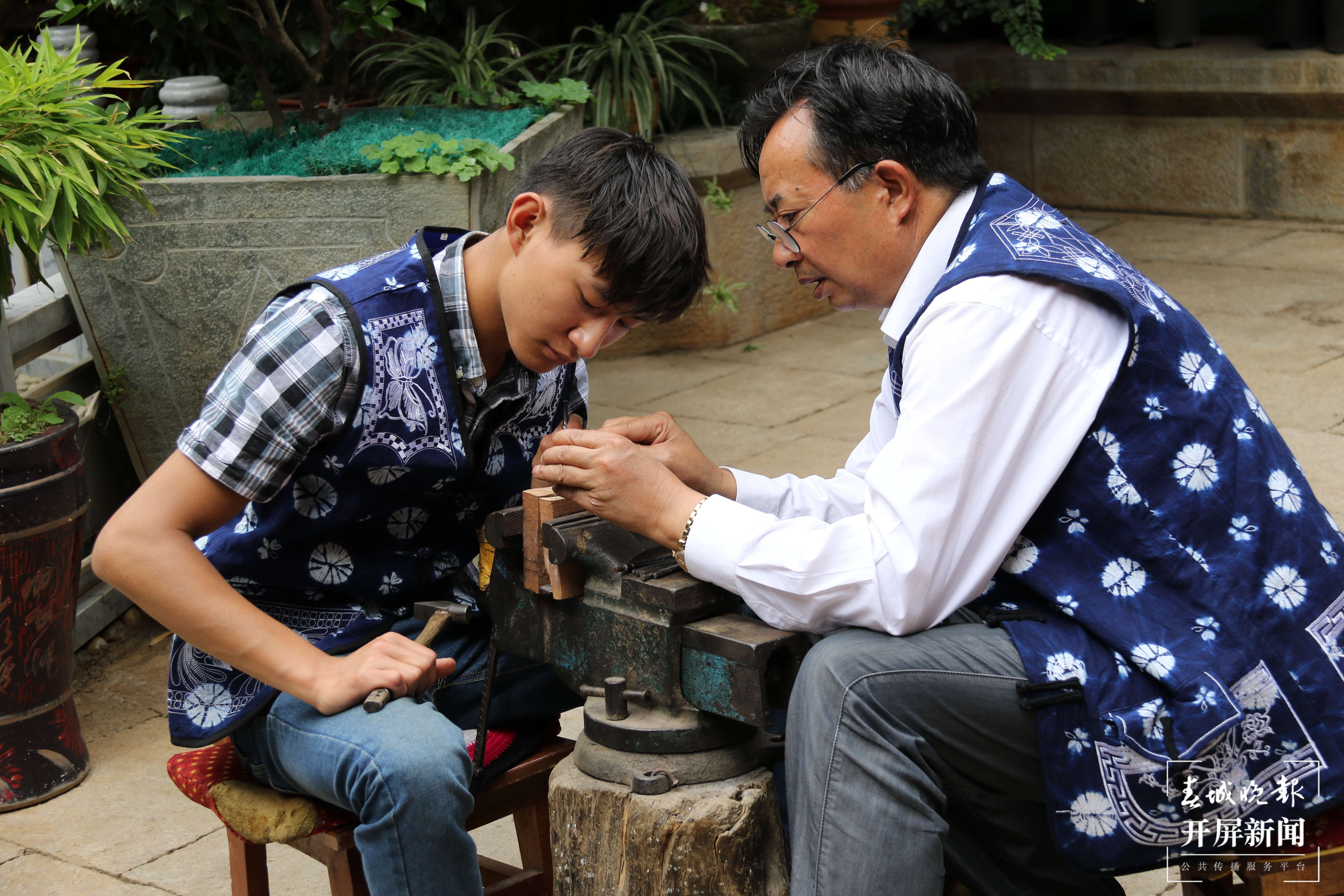 寸发标：走过千山万水 敲出民族同心2.jpg