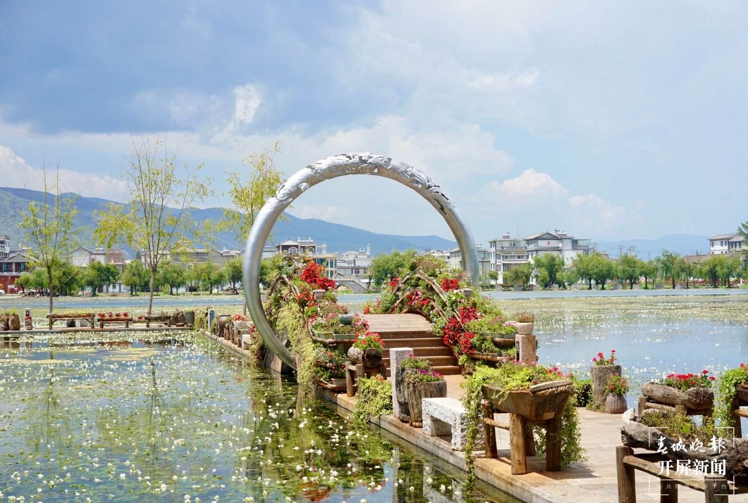 鹤庆新华小镇：千年银艺奏响团结之音 特色小镇绘就发展蓝图1.jpg