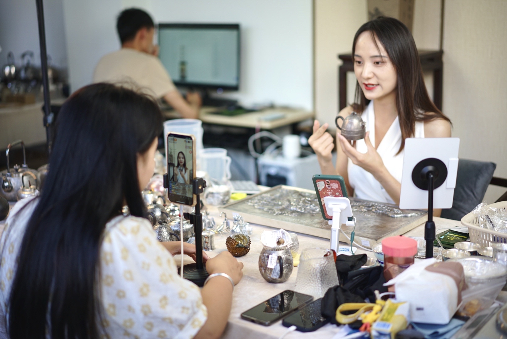 鹤庆新华小镇：千年银艺奏响团结之音 特色小镇绘就发展蓝图7.jpg