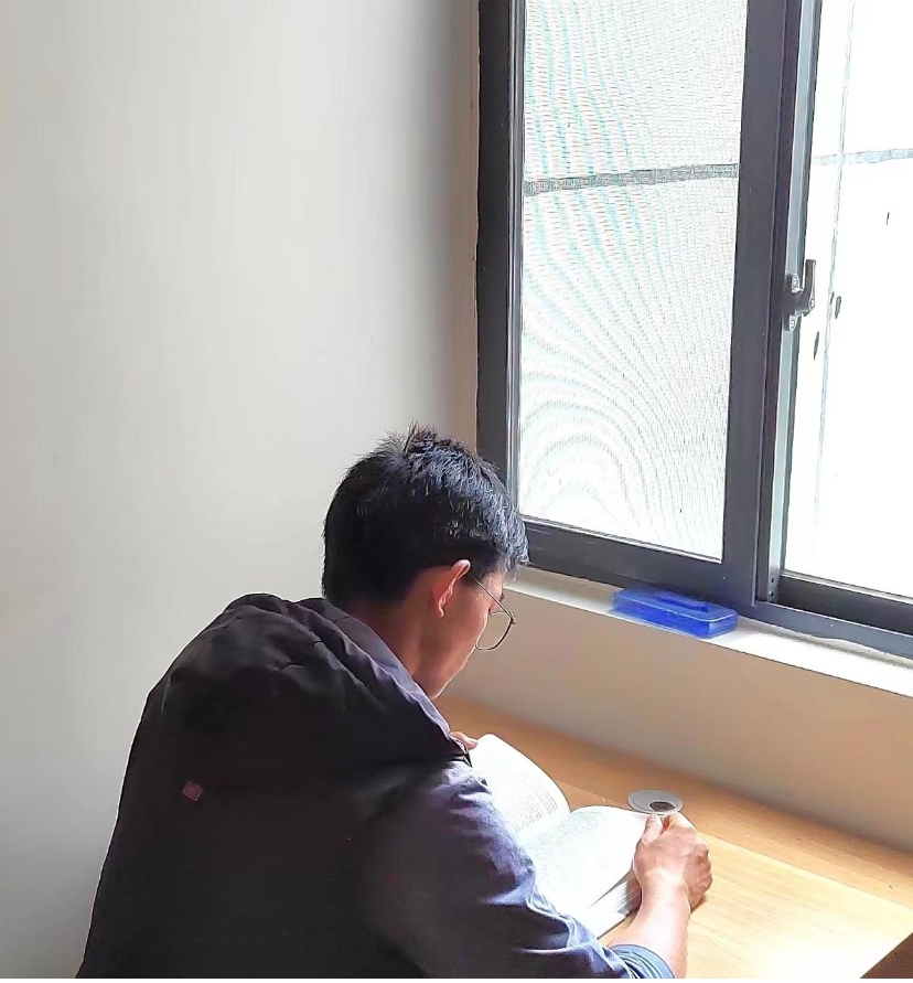 茶田里长大的腾冲男孩高考理科672分，想去更大的世界看看（受访者供图）