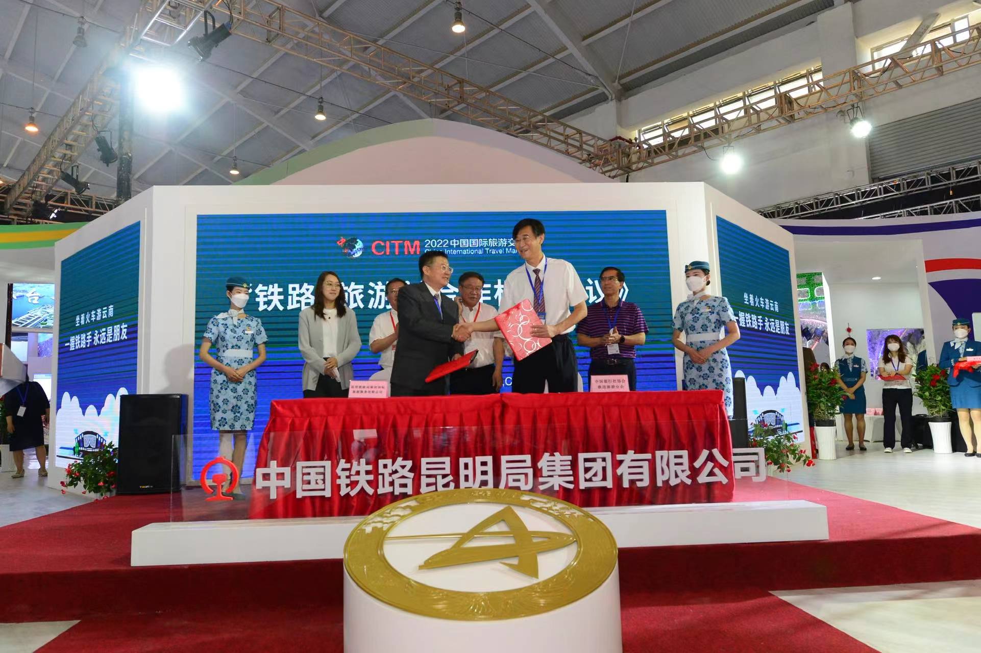 “坐着火车游云南”成旅交会一大亮点 春城晚报-开屏新闻记者 孙江荭 龙宇丹 摄影报道5.jpg