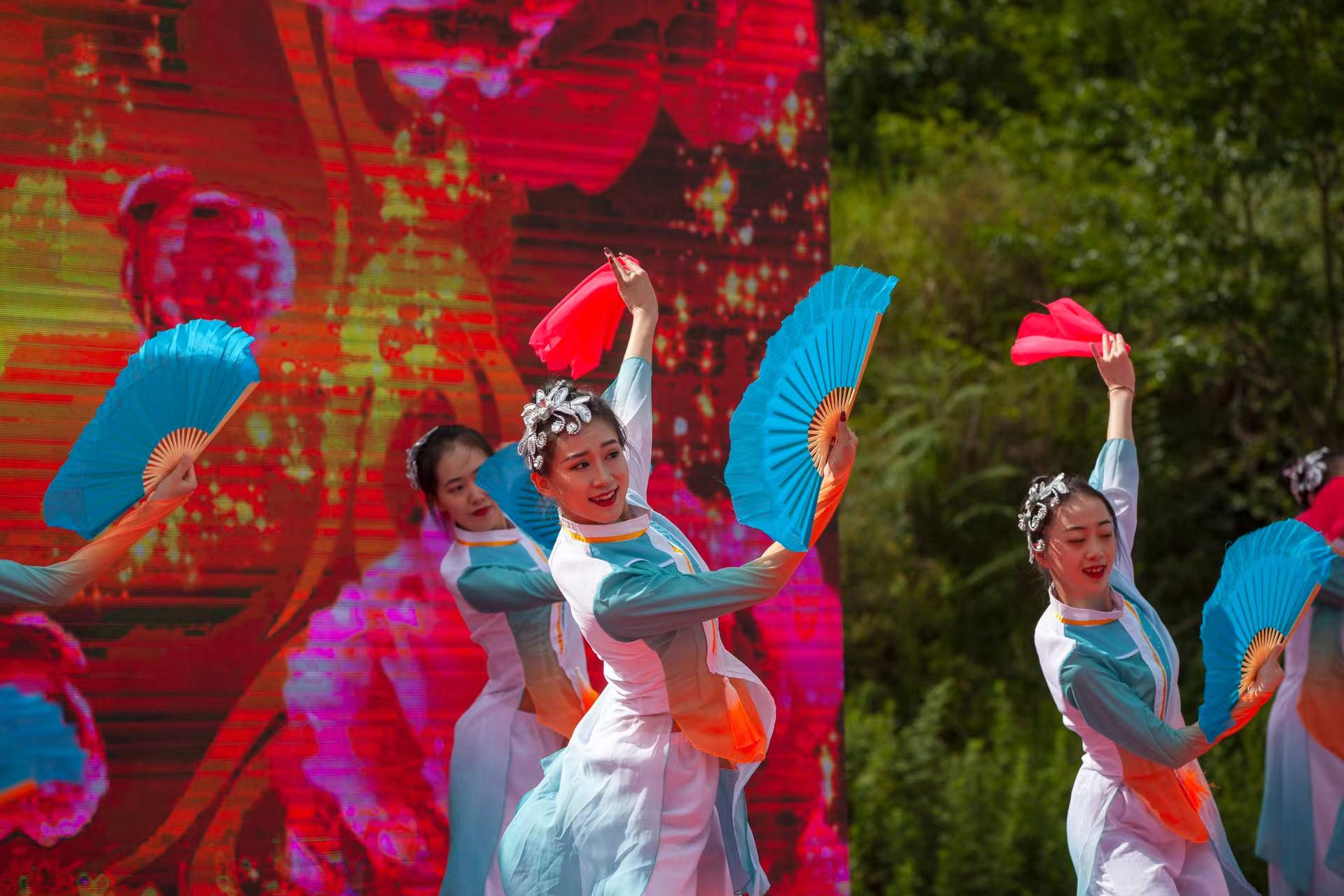 一起来看呈贡文化旅游节的民俗魅力 (1).jpg