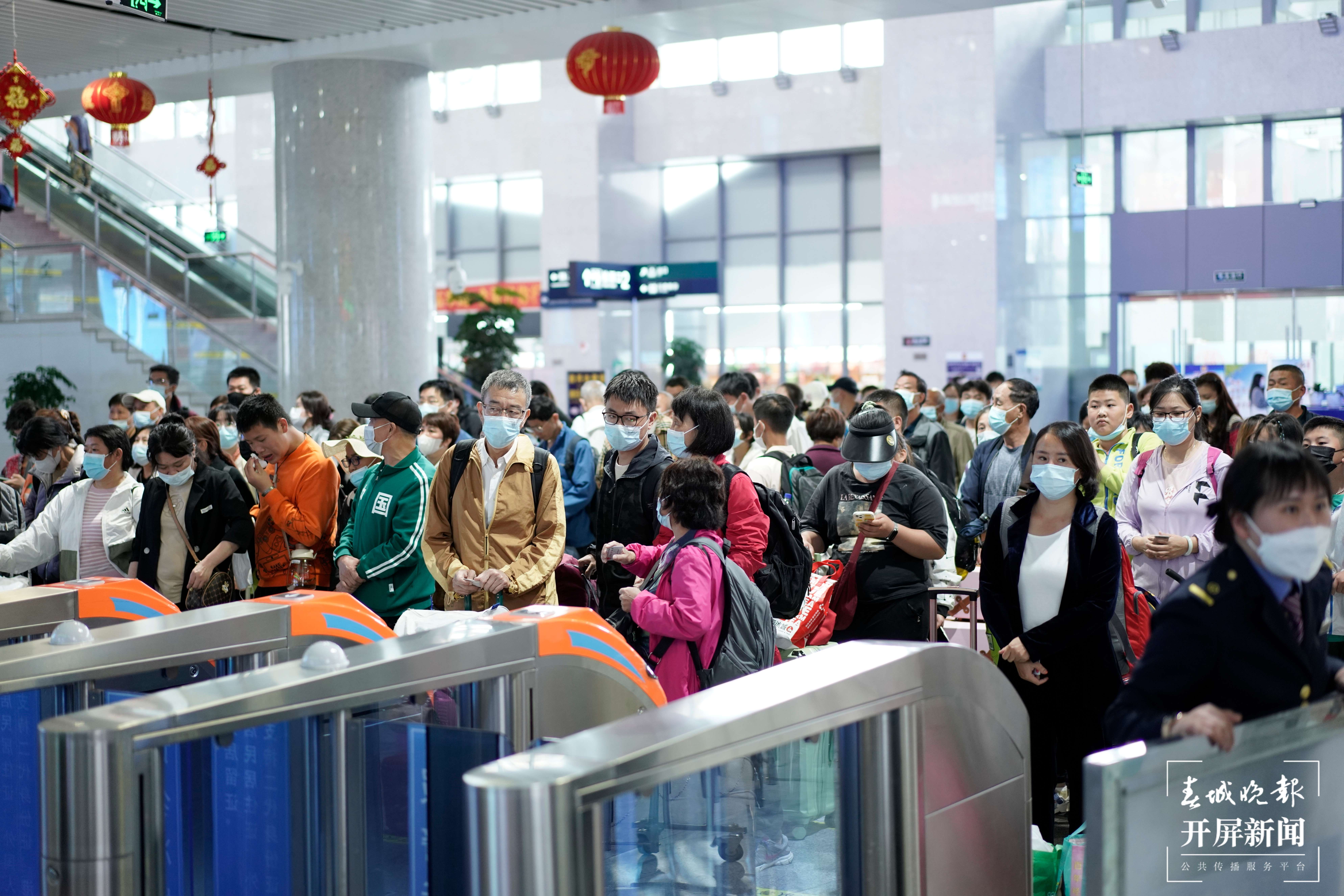 丽江至西双版纳旅游列车开行（通讯员 胡芃 周靖博 摄）