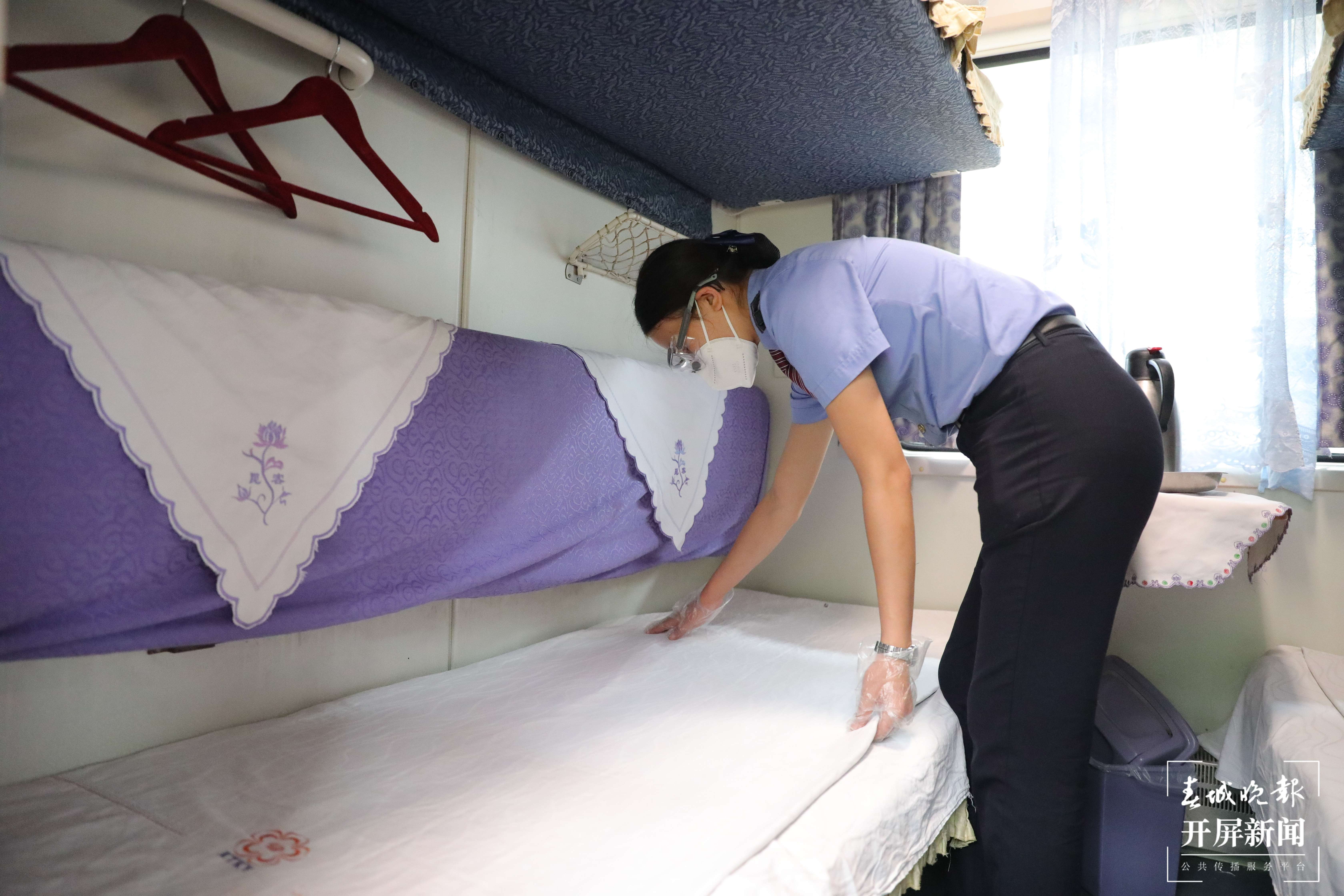 丽江至西双版纳旅游列车开行（通讯员 胡芃 周靖博 摄）