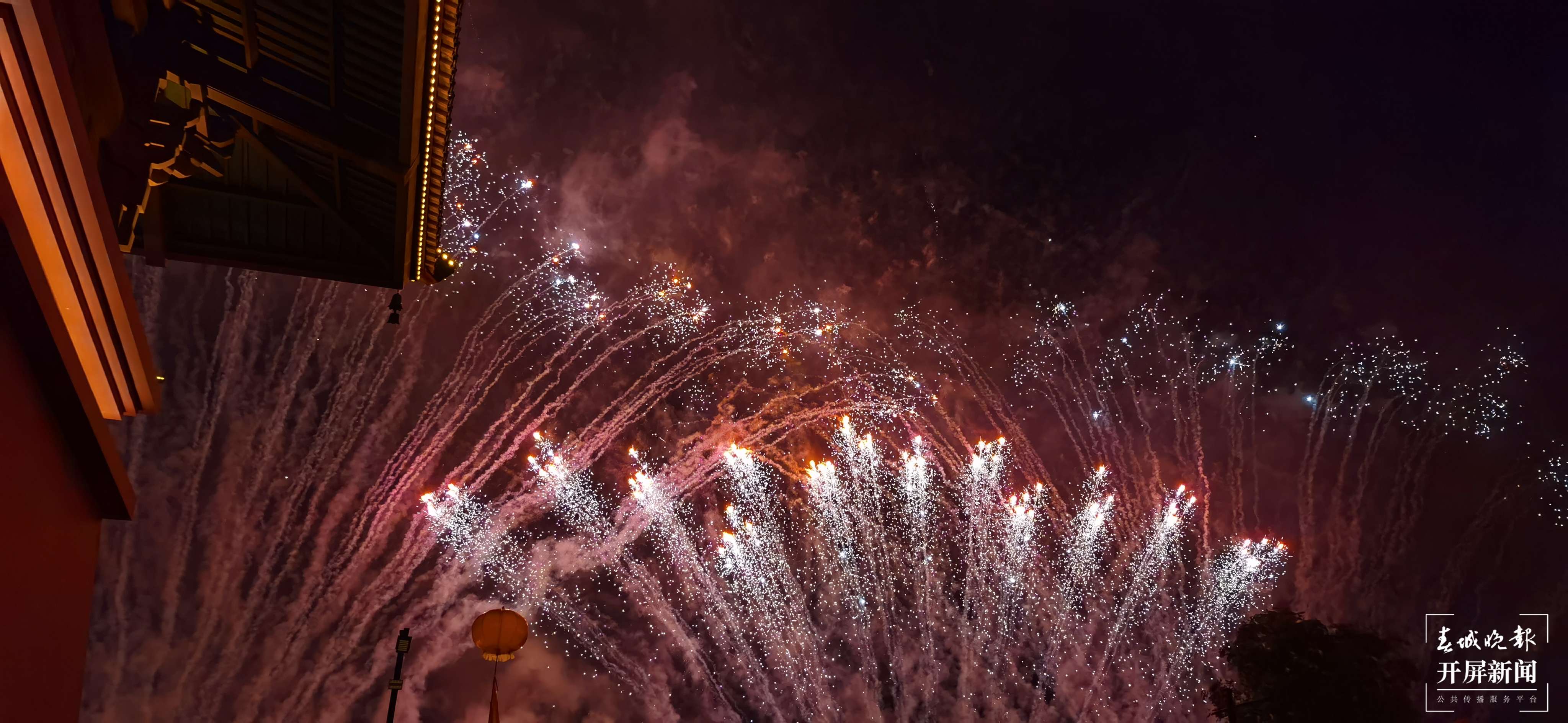 大理巍山火把节狂欢来袭（春城晚报-开屏新闻记者 刘文波 杨维琦 摄）