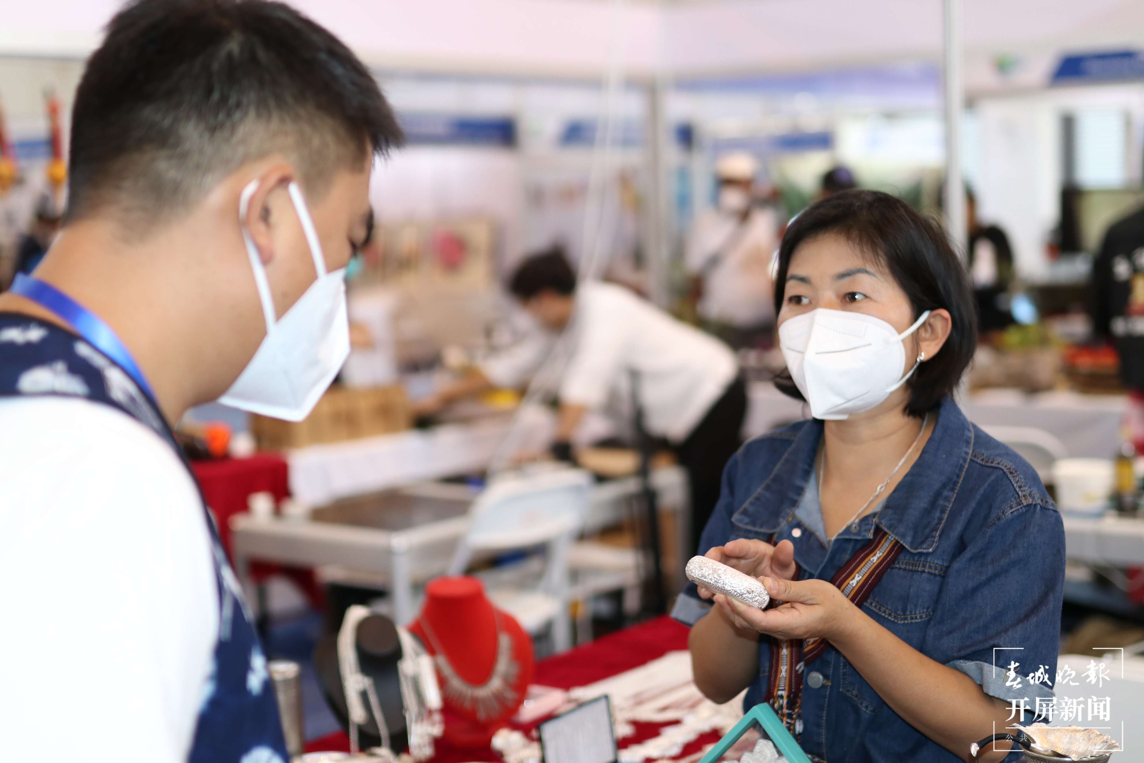 非遗“吸睛” 德宏传统文化扮靓旅交会 (3).JPG