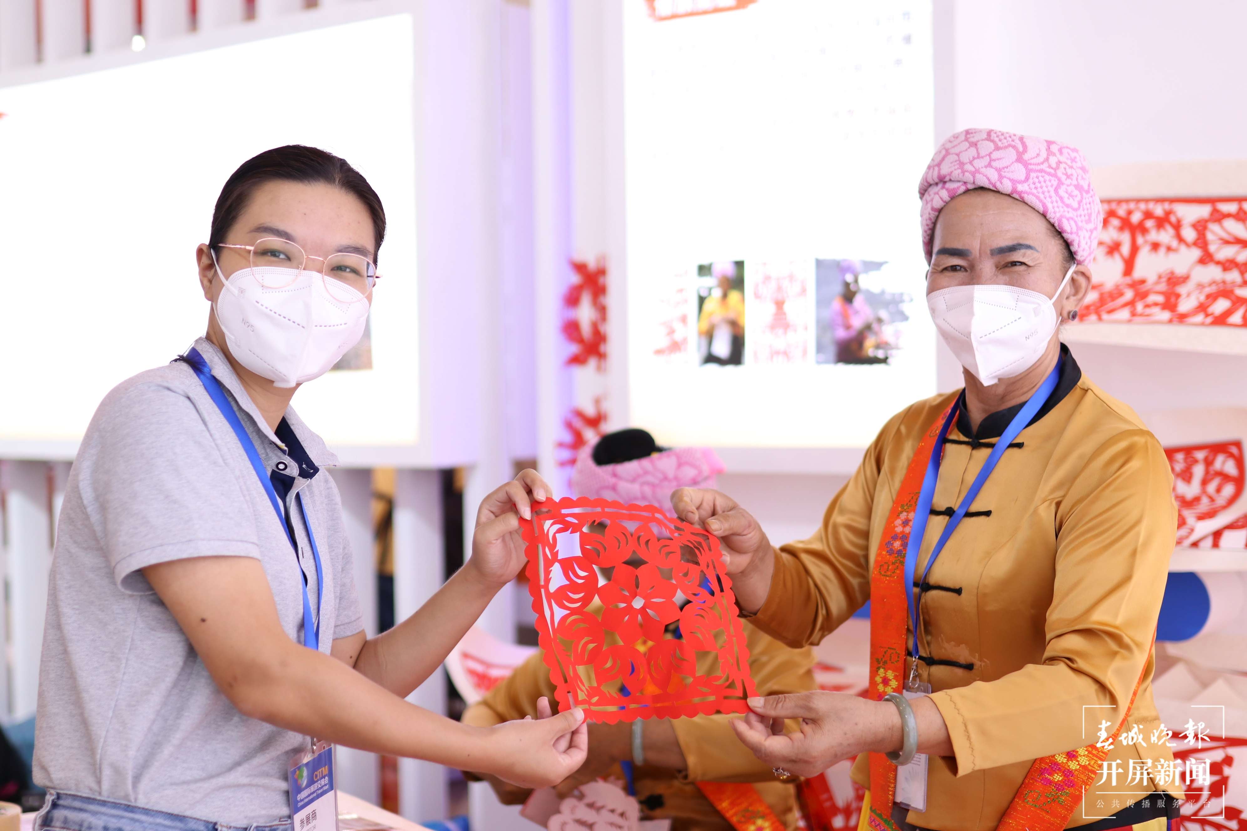 非遗“吸睛” 德宏传统文化扮靓旅交会.JPG