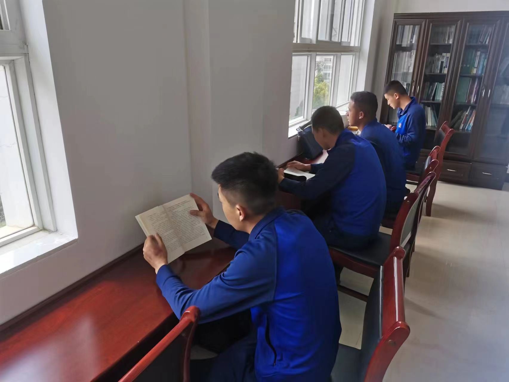 铸牢中华民族共同体意识看大理 | 竭诚奉献“火焰蓝” 护卫祥云保平安