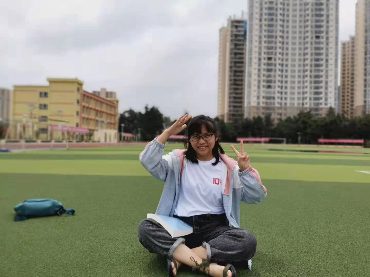 为小家为大国立志学医，“水晶”女孩高考文科612分（受访者供图）