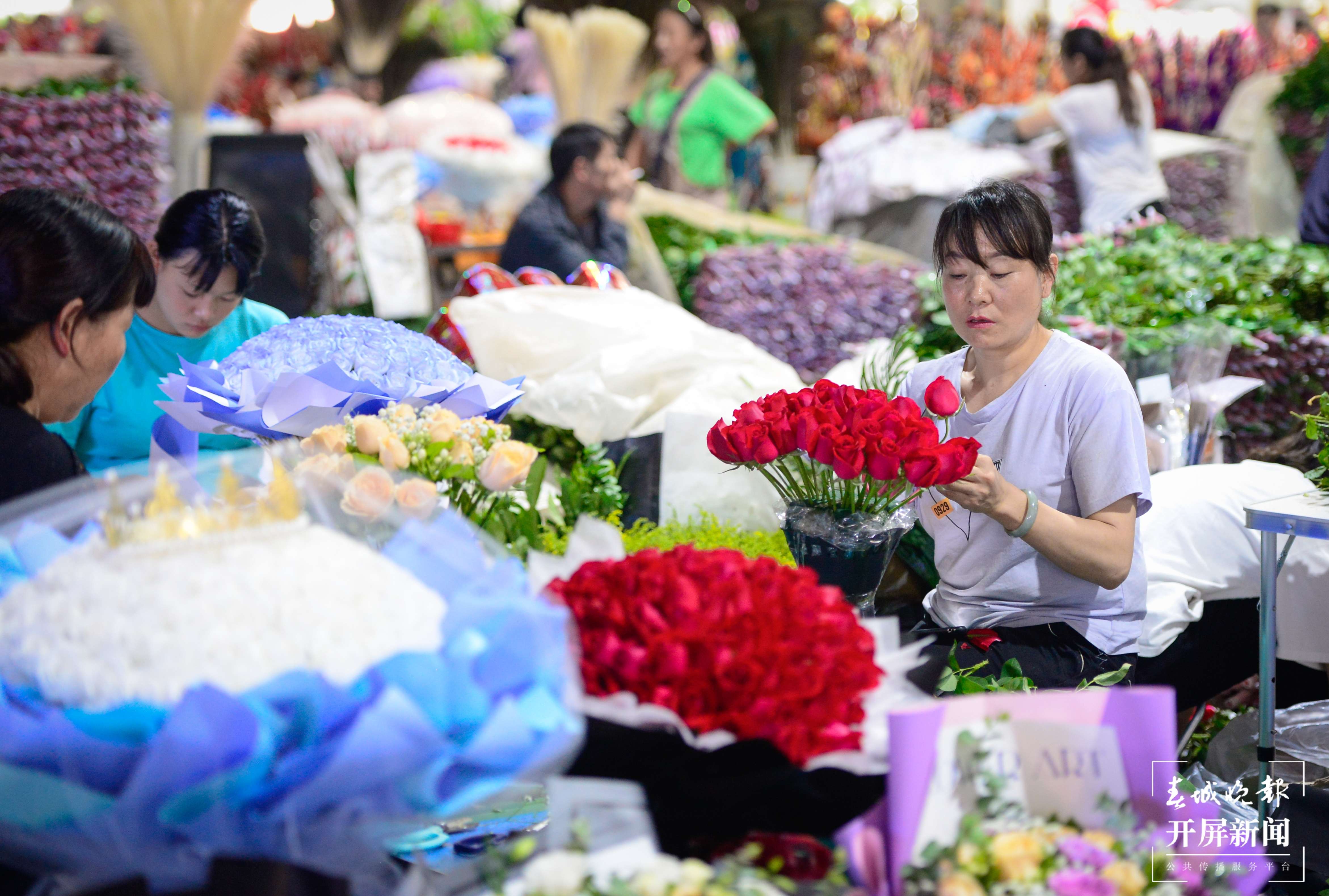 旅客来昆明斗南过七夕 惊叹玫瑰花10元一把 (17).jpg