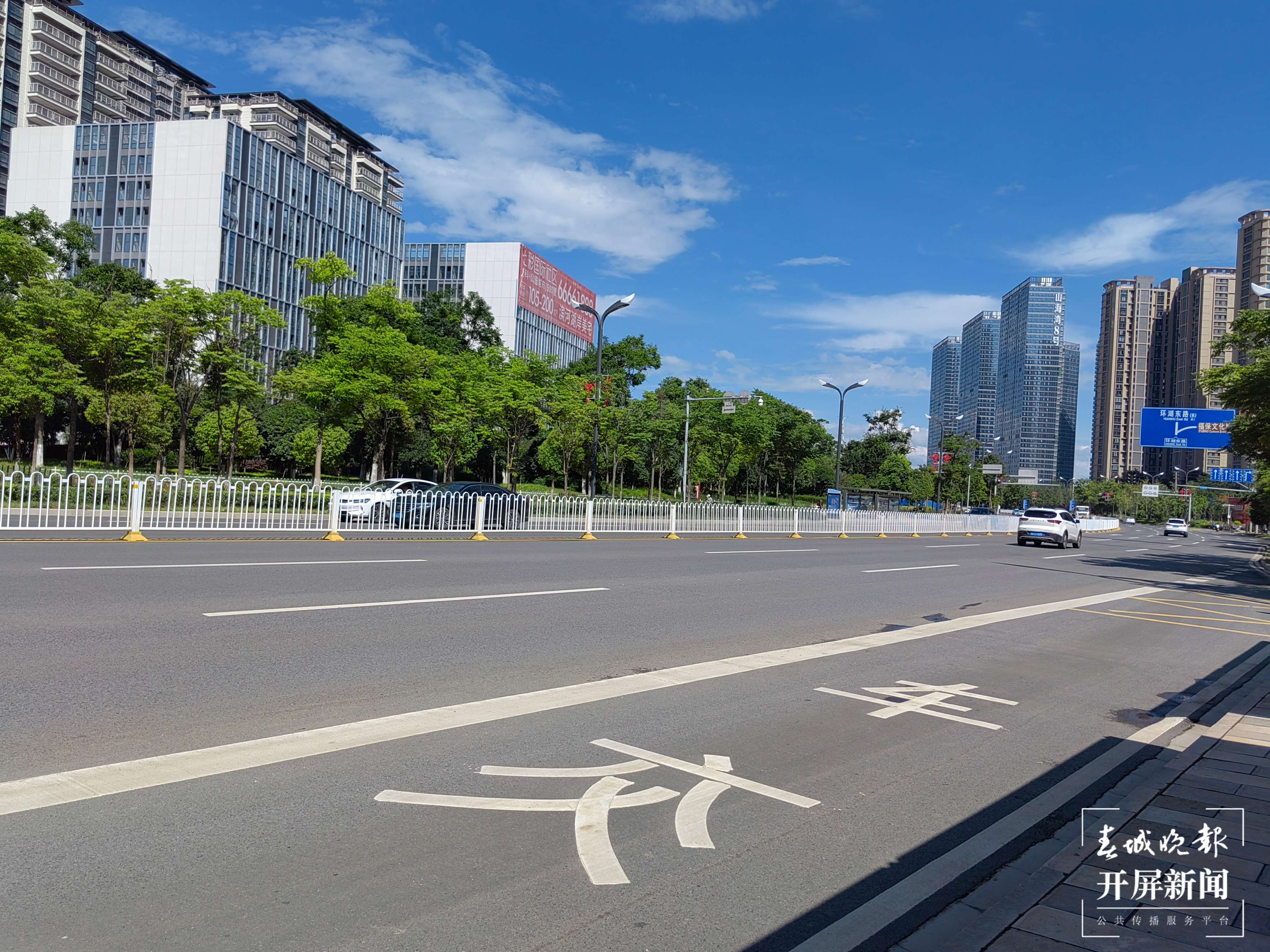 【媒体问政】 环湖东路多个地铁站只有一个出口 市民出行要绕圈 呼吁设斑马线 春城晚报-开屏新闻记者 柏立诚 摄影报道