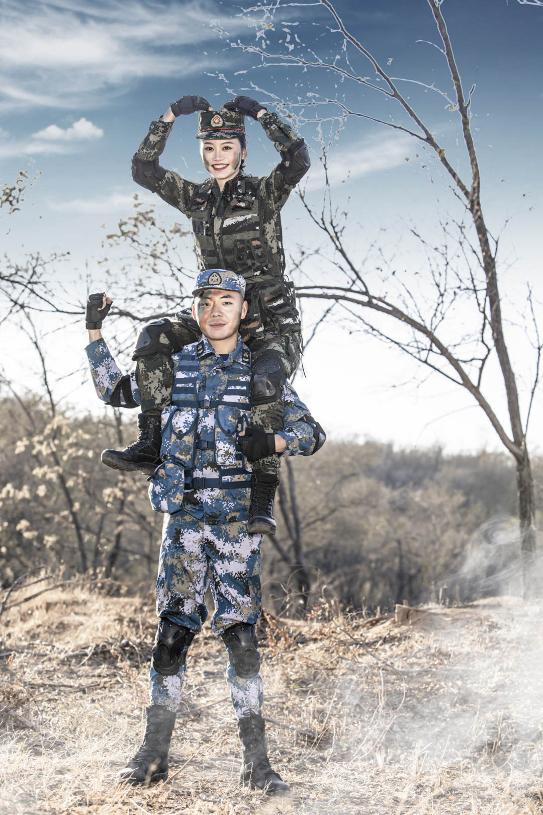 当“公安蓝”遇上“海军蓝”（开屏新闻记者 马楠 通讯员 王菲 杨济宇 摄）